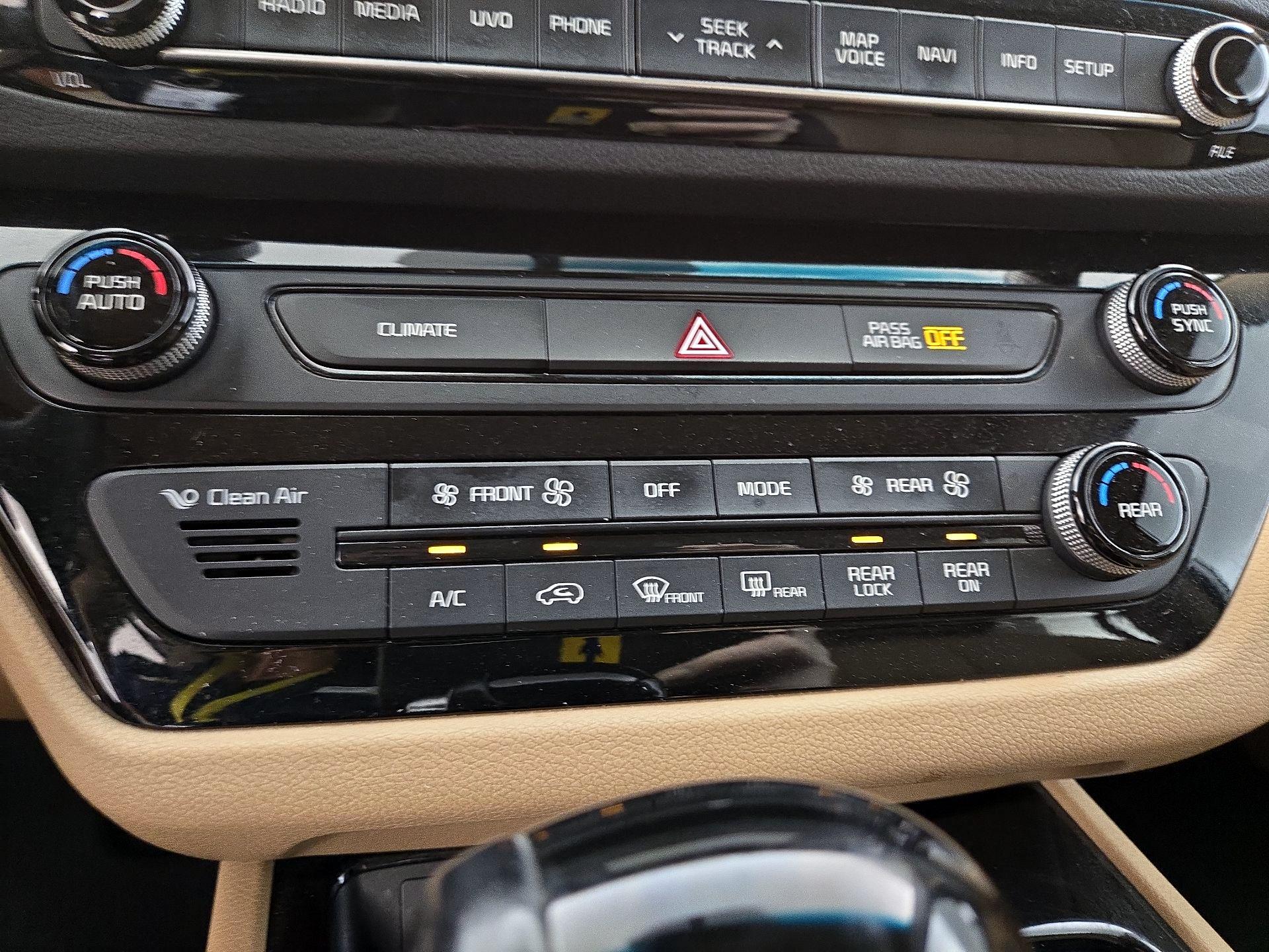 Thumbnail: 2015 Kia Sedona - 17