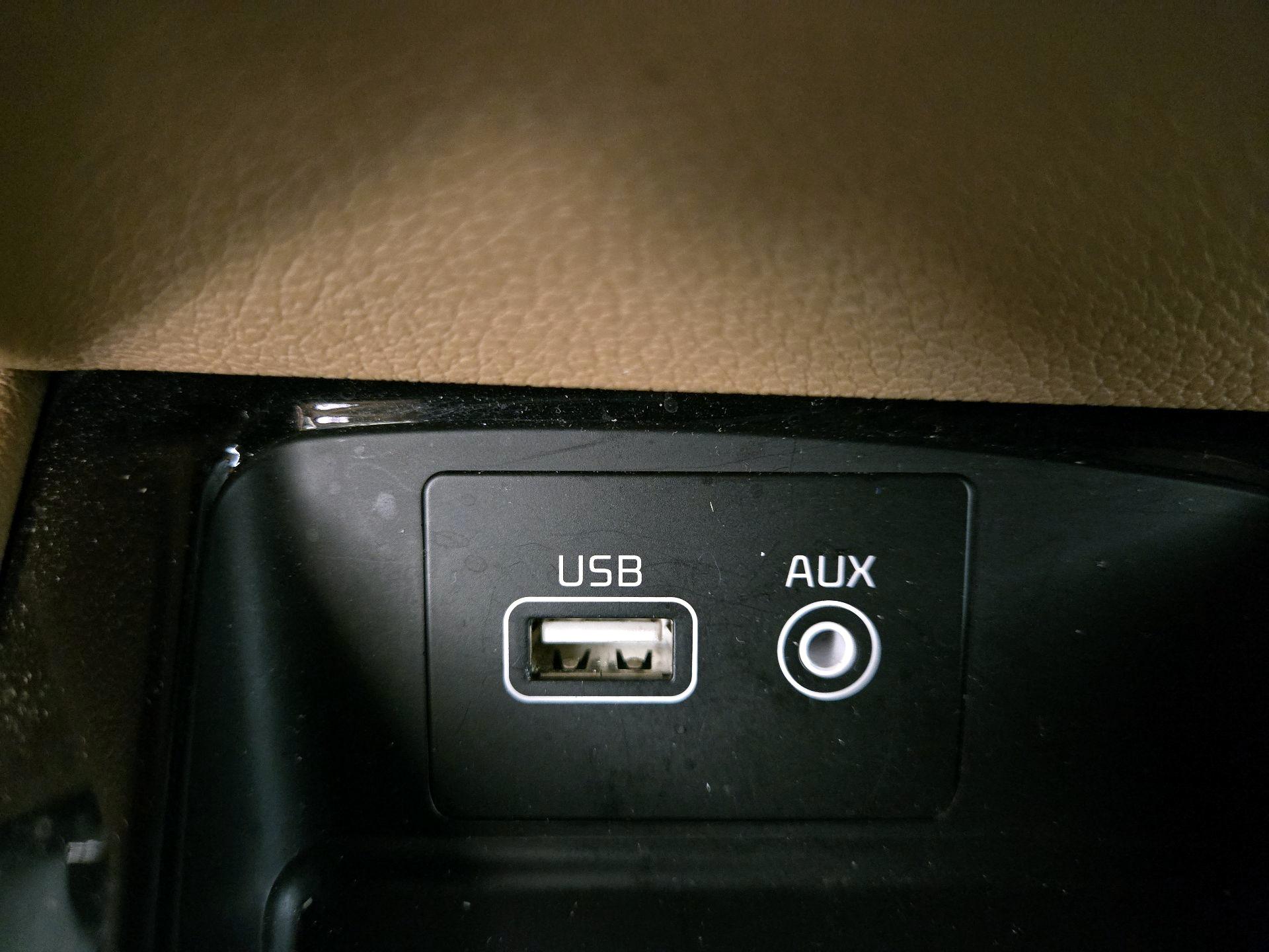 Thumbnail: 2015 Kia Sedona - 19