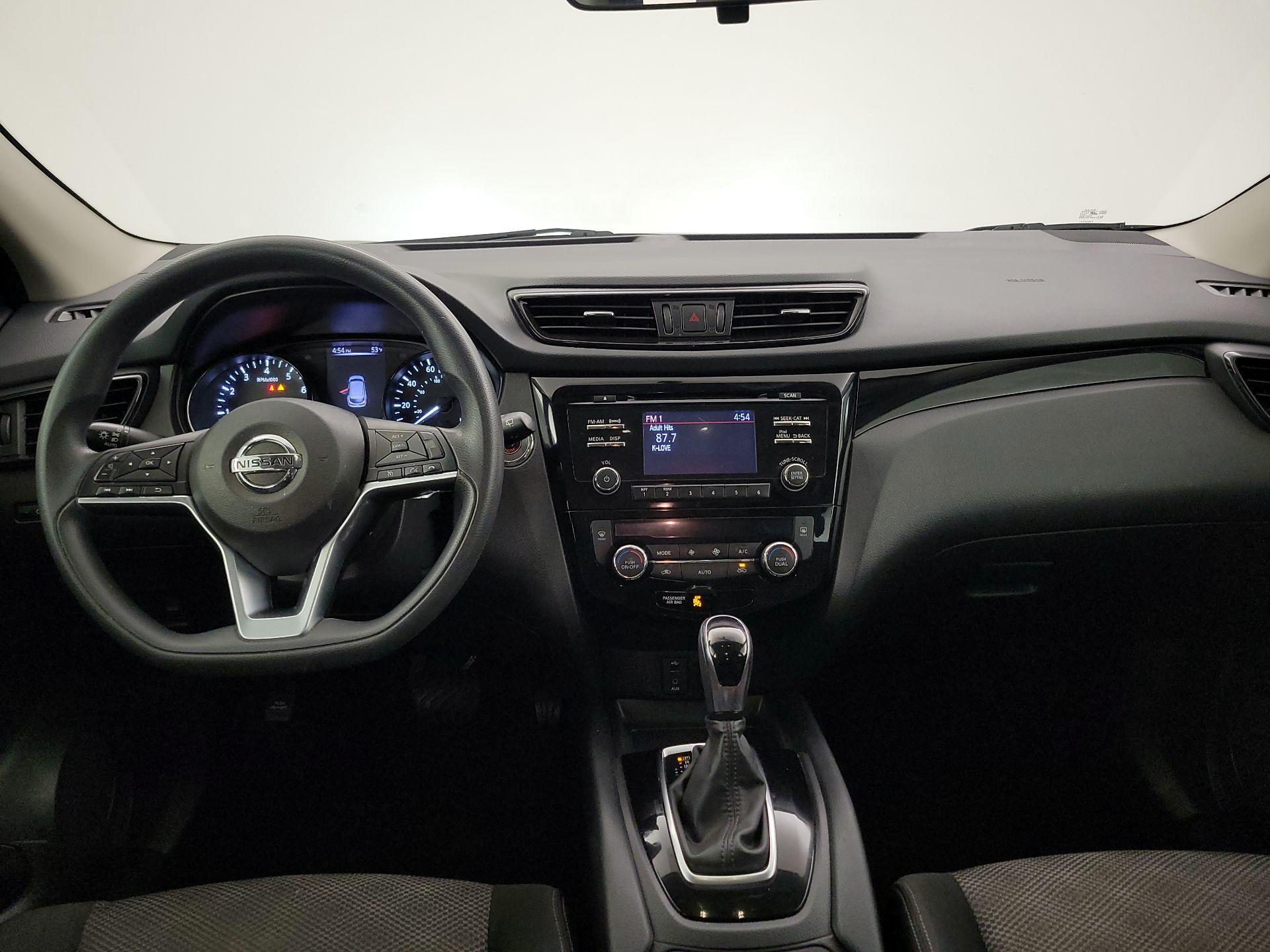 Thumbnail: 2018 Nissan Rogue Sport - 9