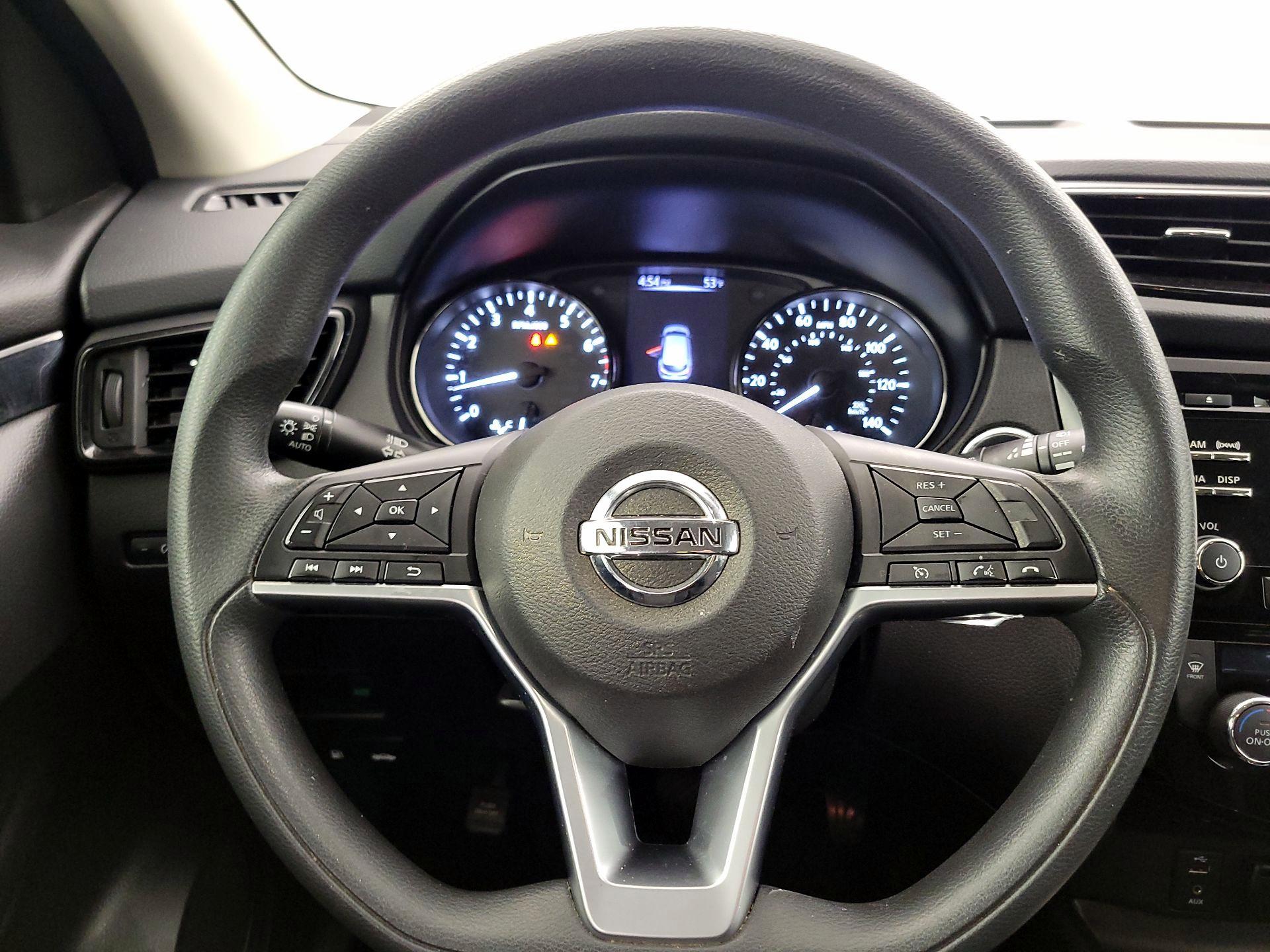 Thumbnail: 2018 Nissan Rogue Sport - 10