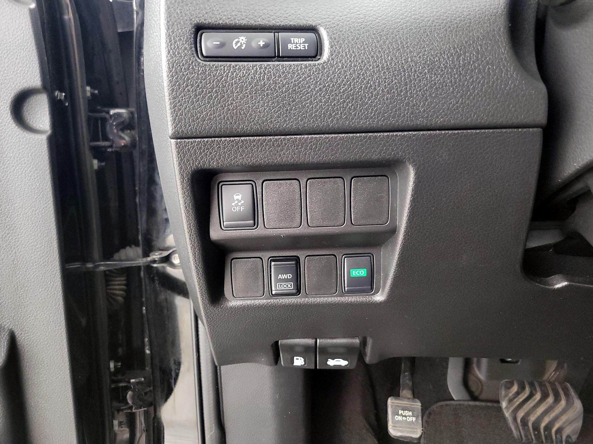 Thumbnail: 2018 Nissan Rogue Sport - 13