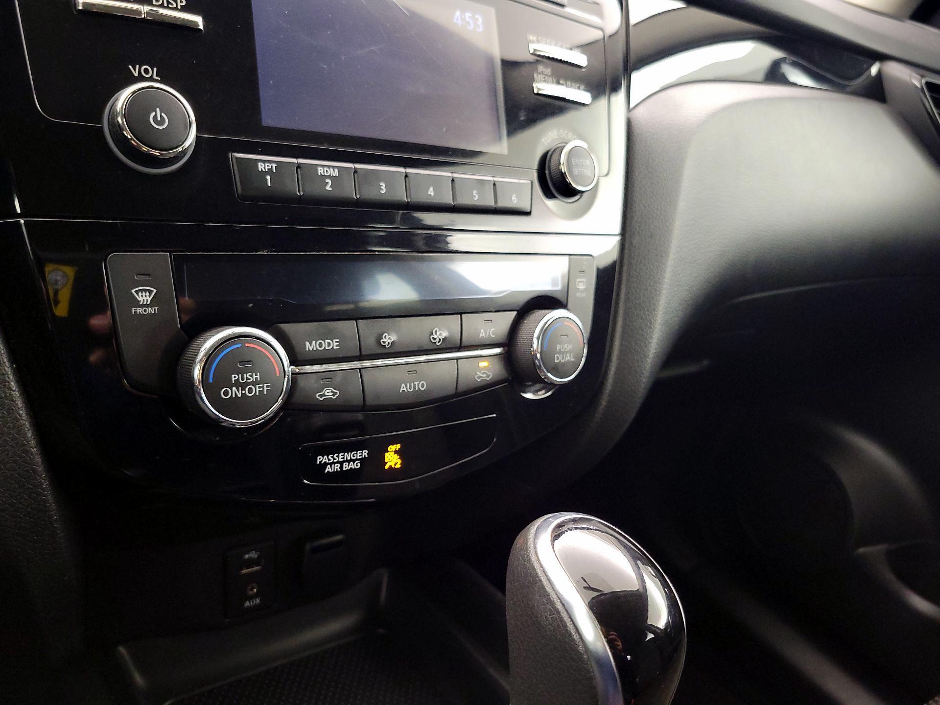 Thumbnail: 2018 Nissan Rogue Sport - 16