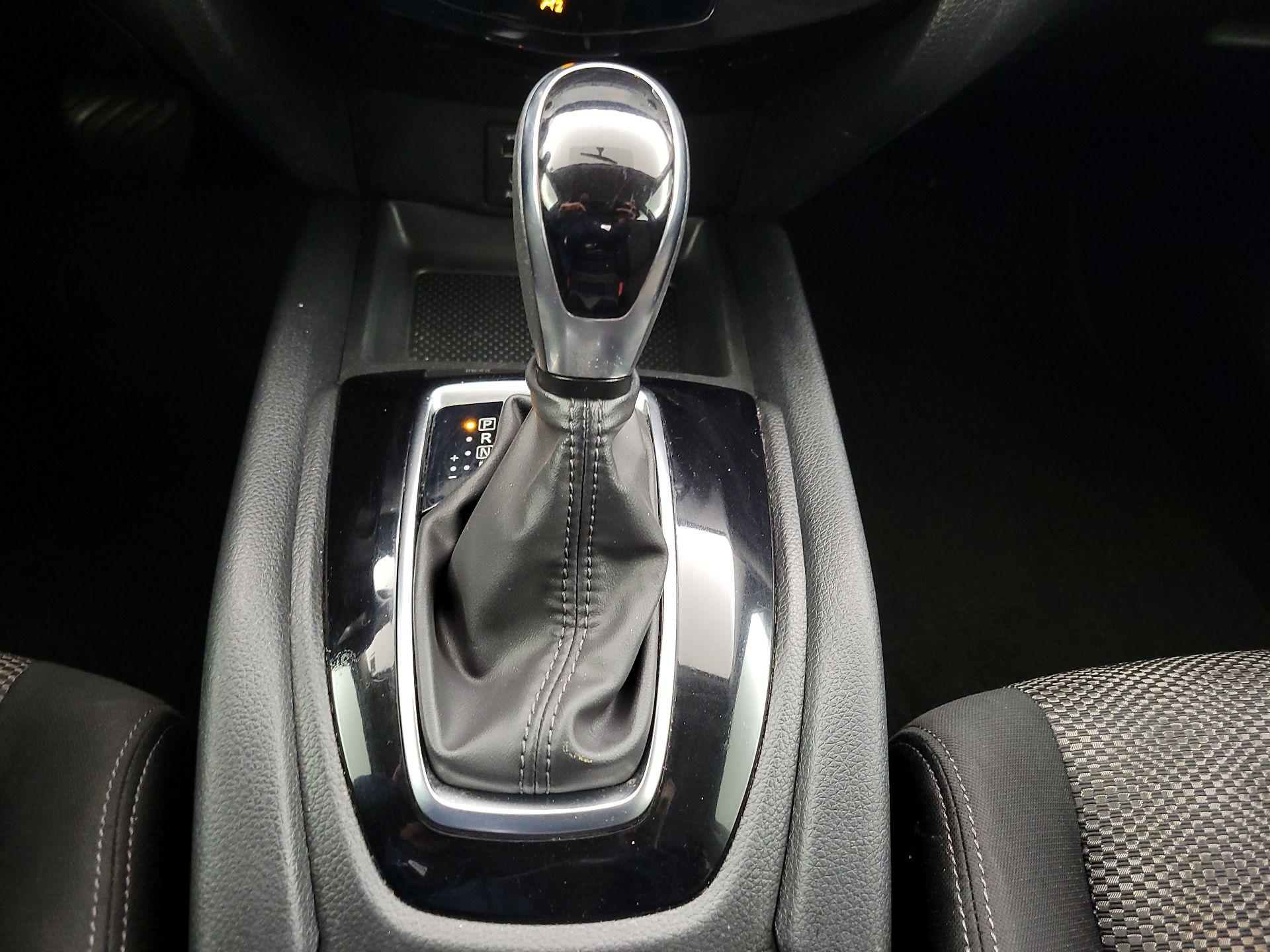 Thumbnail: 2018 Nissan Rogue Sport - 17