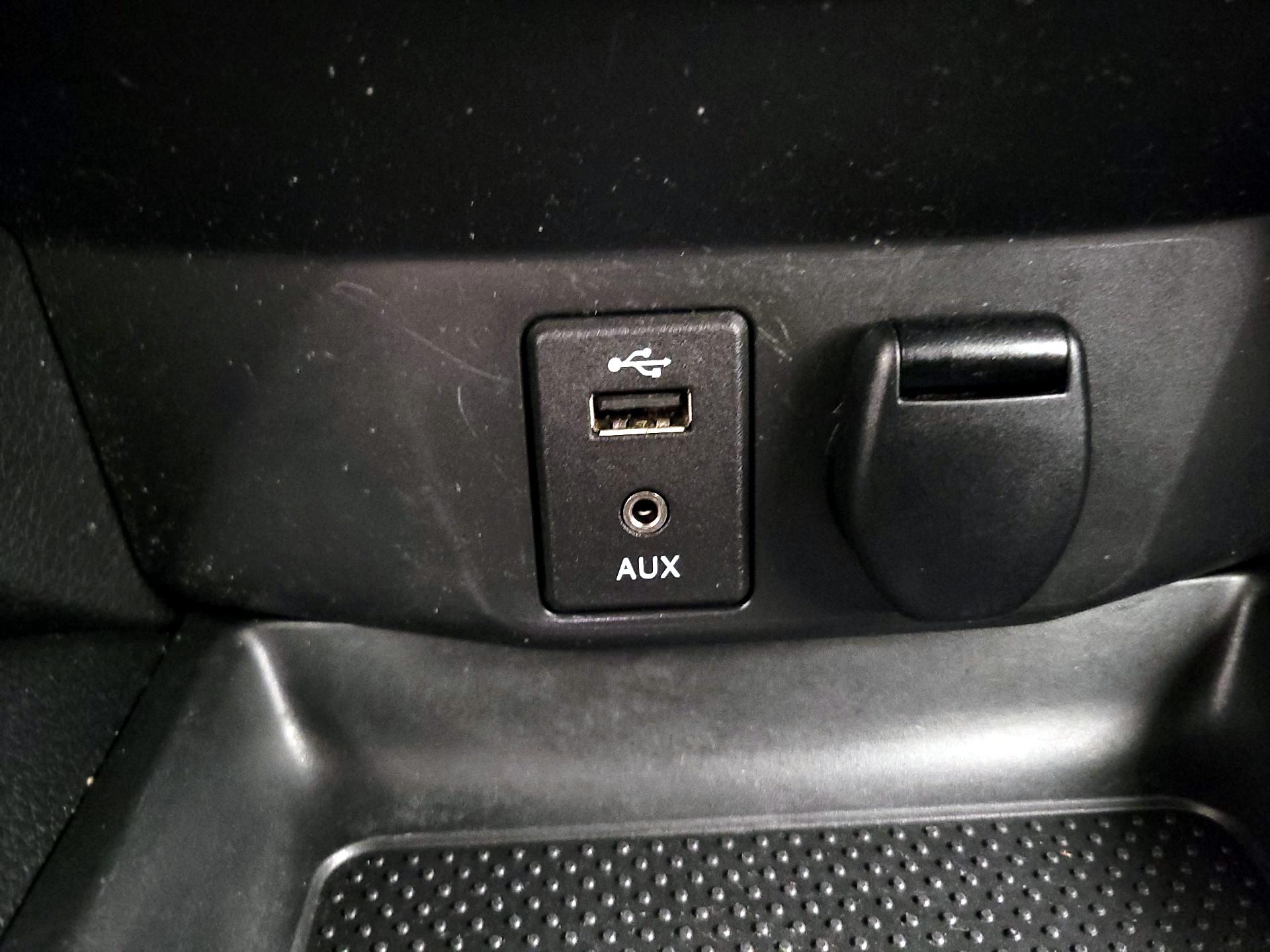 Thumbnail: 2018 Nissan Rogue Sport - 18