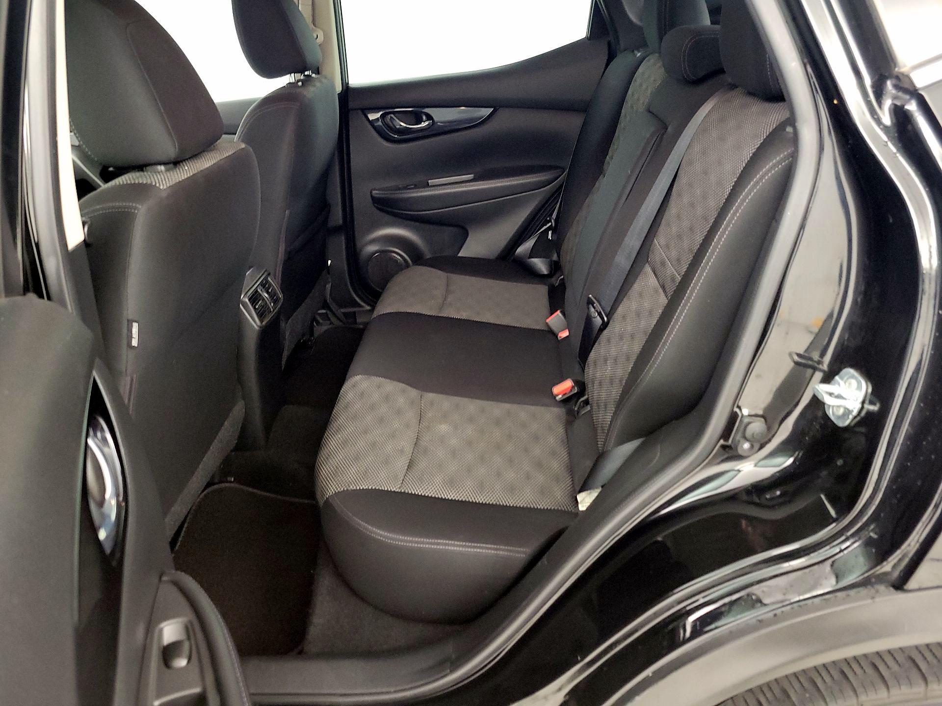 Thumbnail: 2018 Nissan Rogue Sport - 19