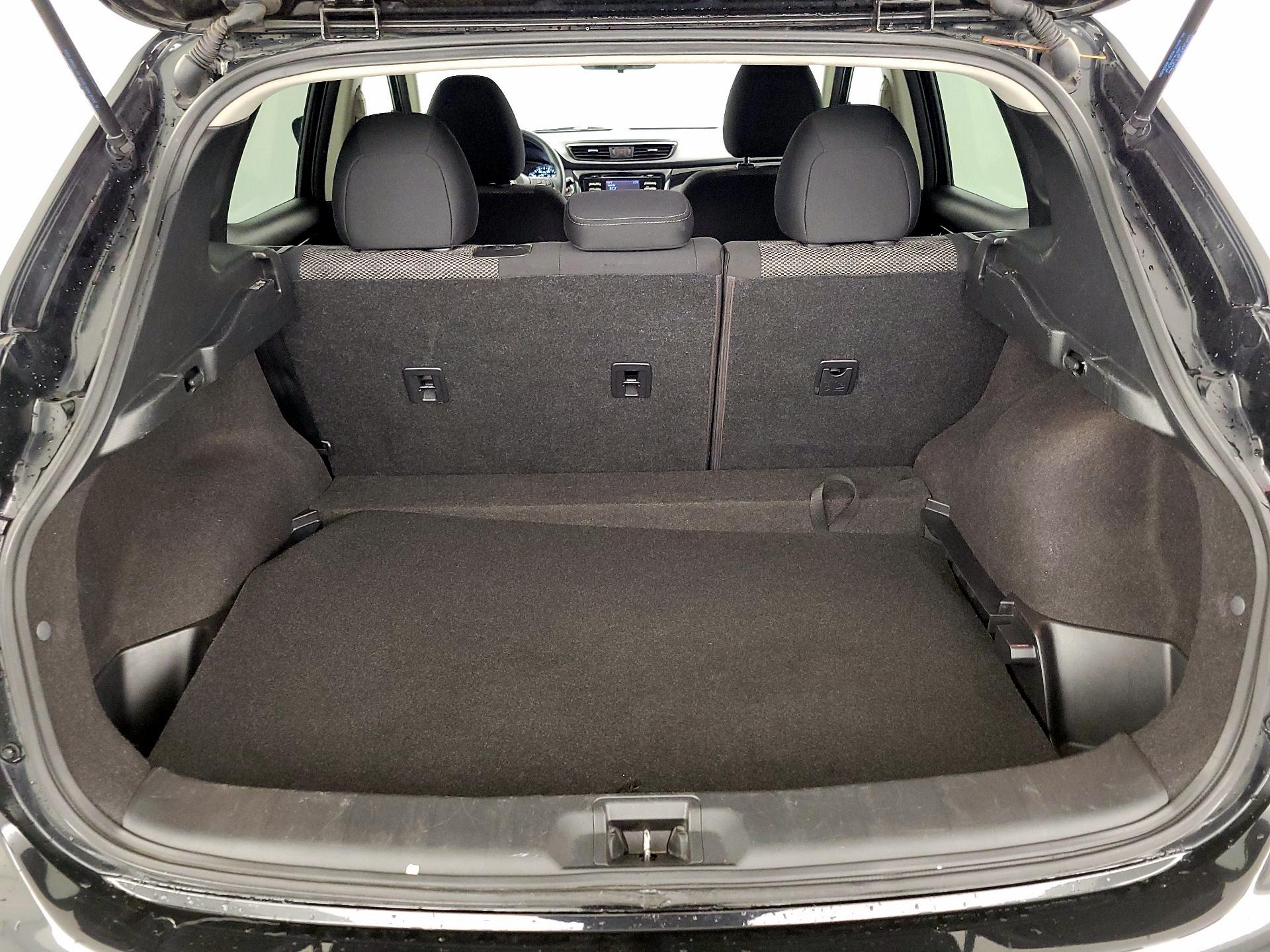 Thumbnail: 2018 Nissan Rogue Sport - 20