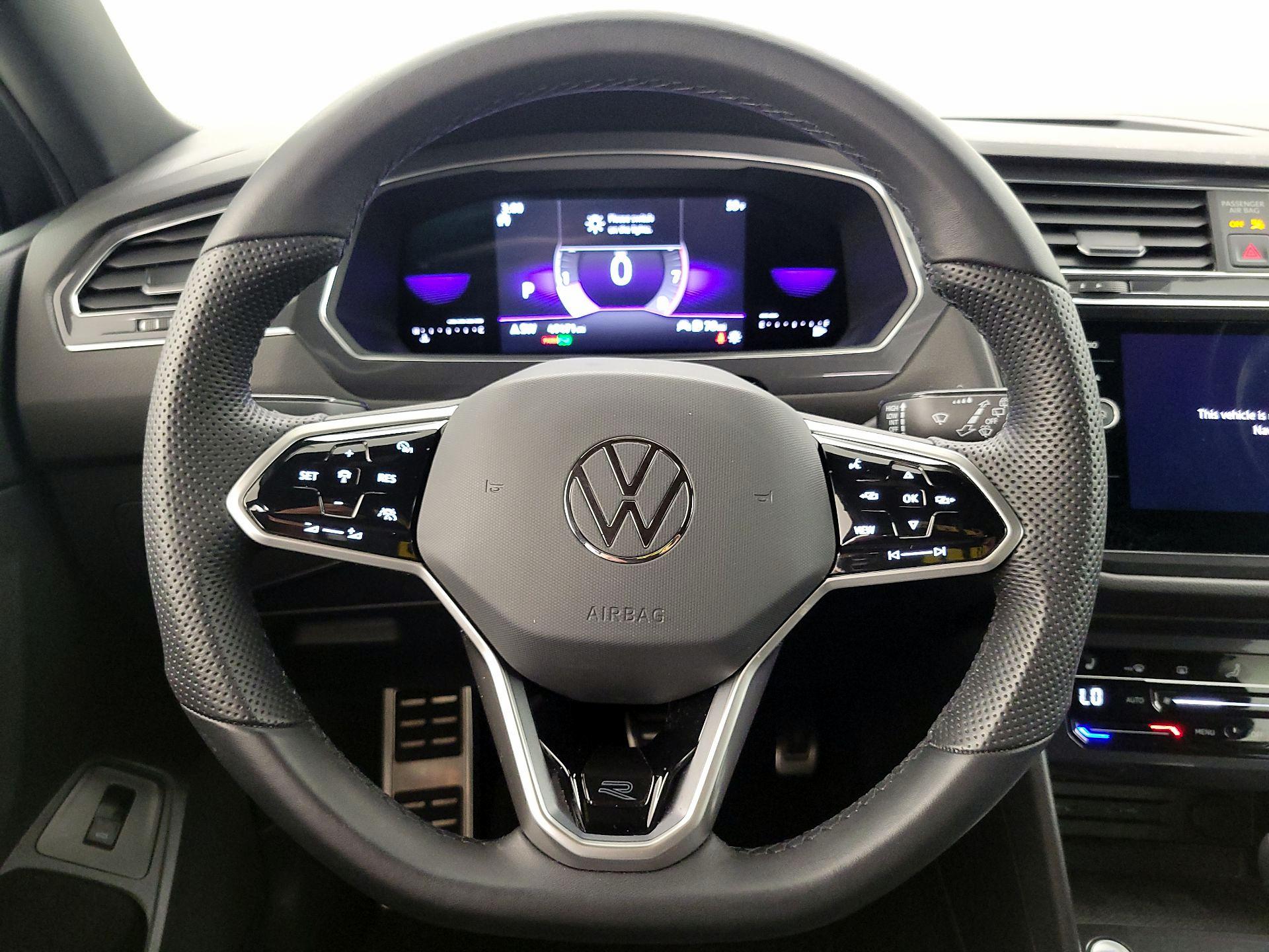 Thumbnail: 2022 Volkswagen Tiguan - 10