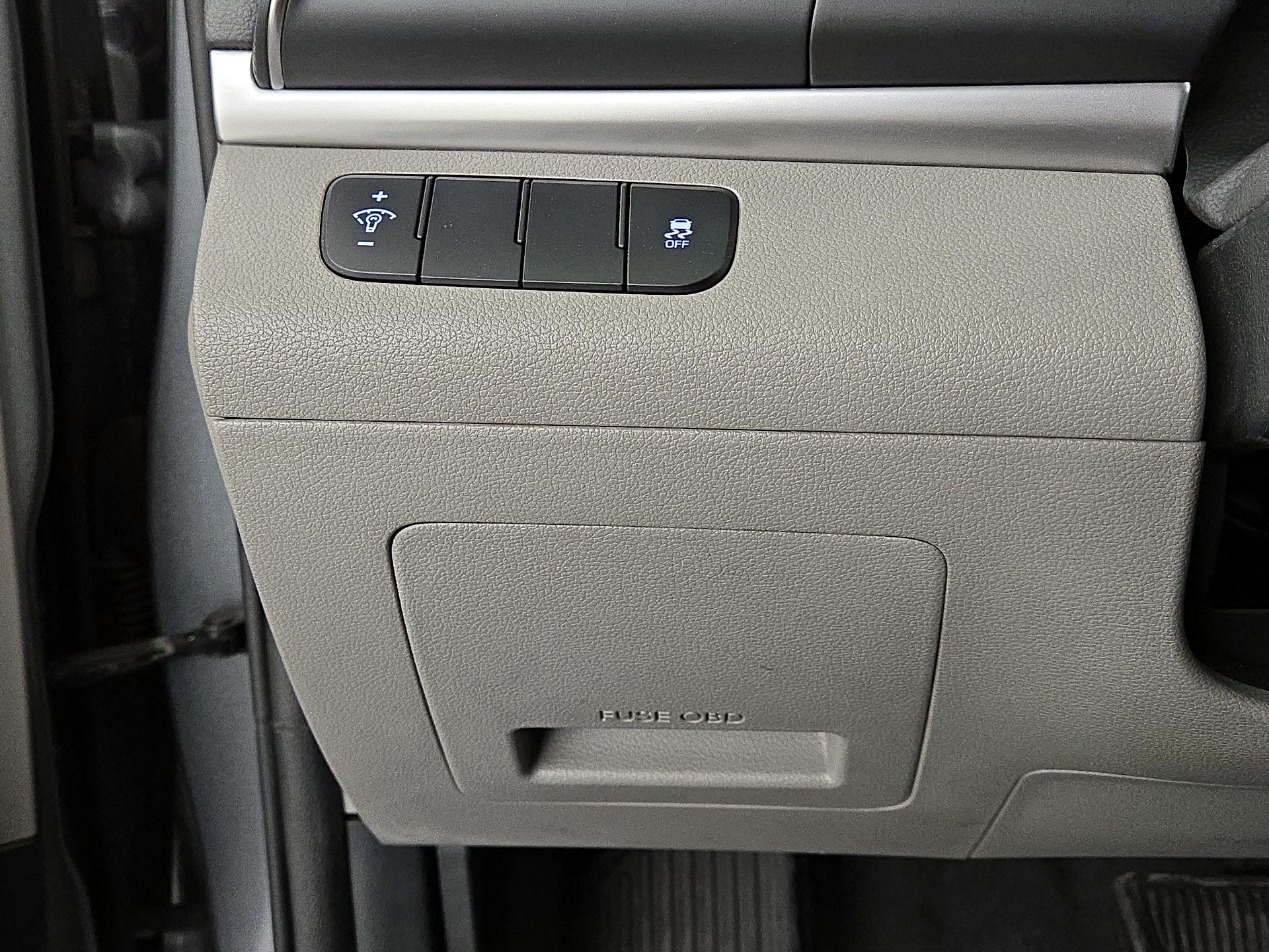 Thumbnail: 2019 Hyundai Elantra - 13