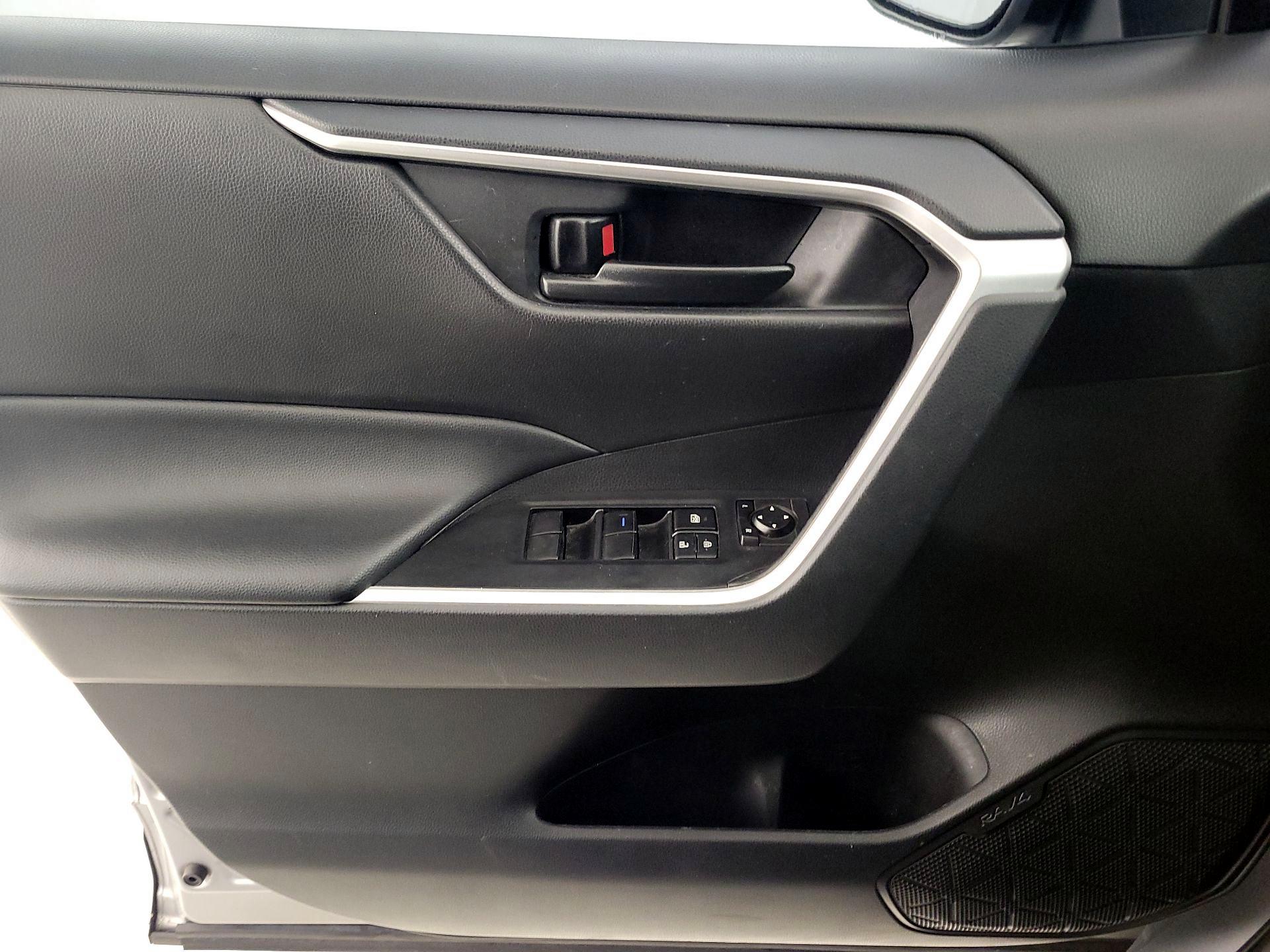 Thumbnail: 2022 Toyota RAV4 - 12