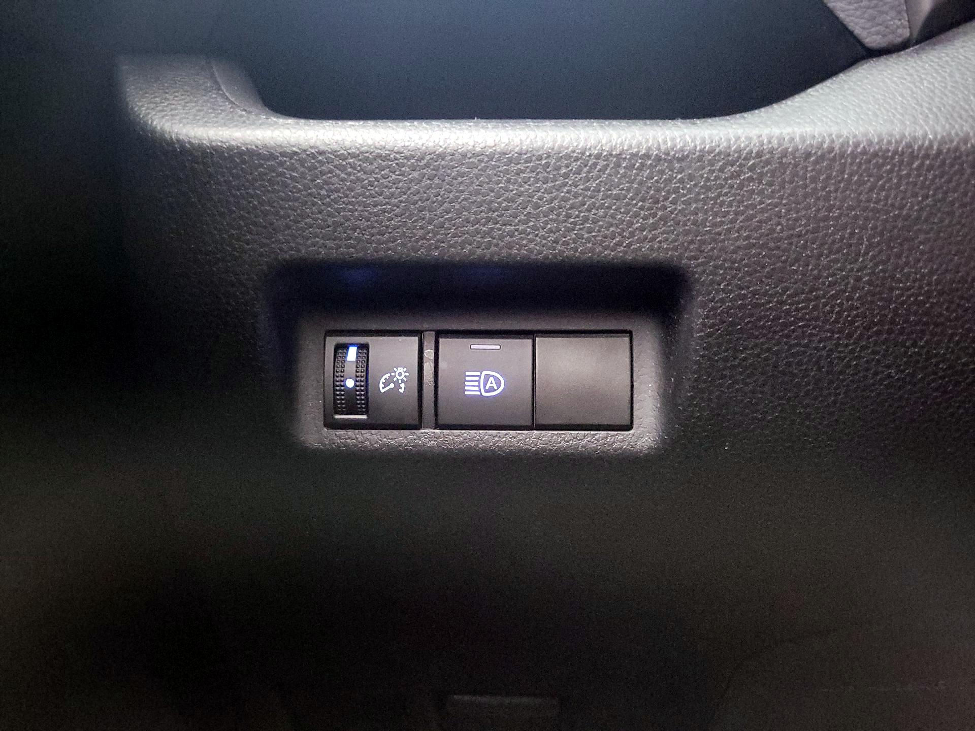 Thumbnail: 2022 Toyota RAV4 - 13