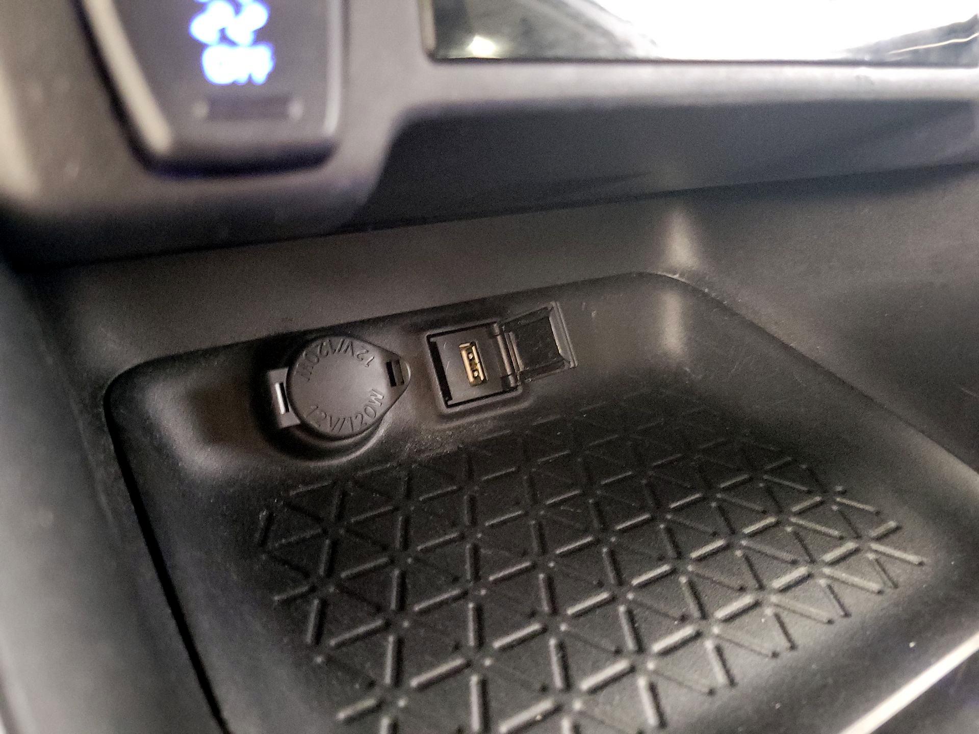 Thumbnail: 2022 Toyota RAV4 - 18