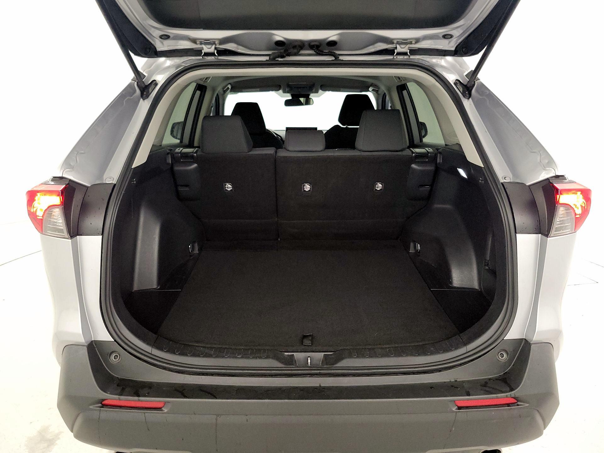 Thumbnail: 2022 Toyota RAV4 - 20