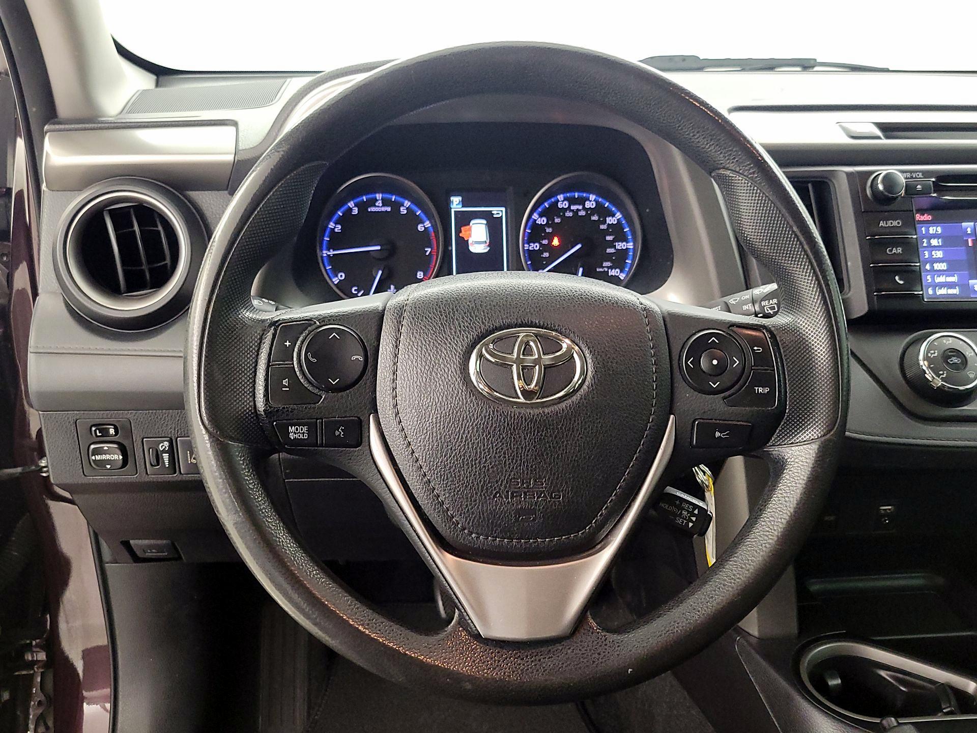 Thumbnail: 2018 Toyota RAV4 - 10