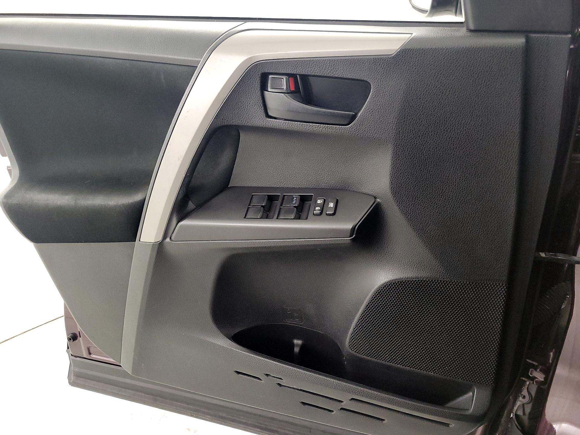 Thumbnail: 2018 Toyota RAV4 - 12