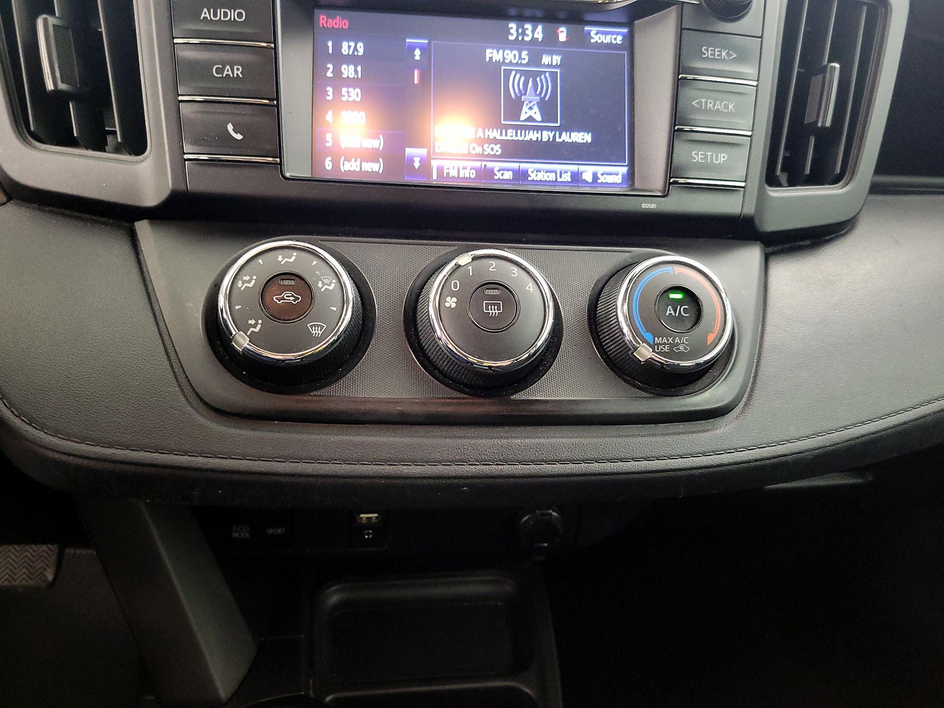 Thumbnail: 2018 Toyota RAV4 - 16