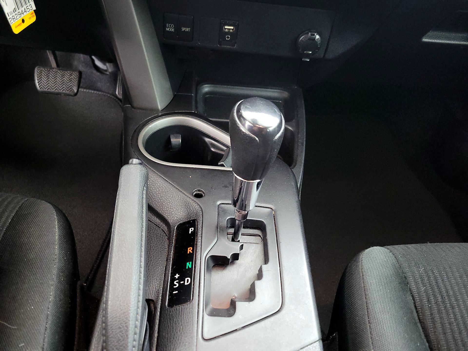 Thumbnail: 2018 Toyota RAV4 - 17