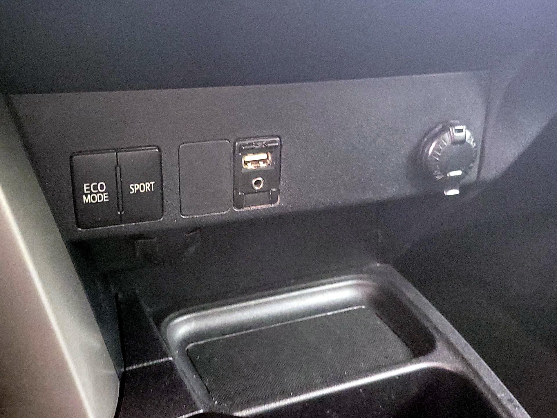 Thumbnail: 2018 Toyota RAV4 - 18