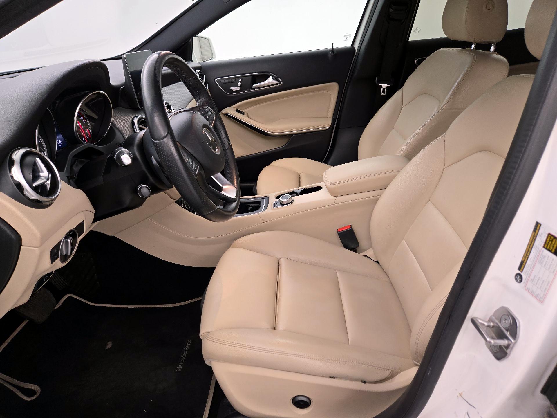 Thumbnail: 2018 Mercedes-Benz GLA - 11