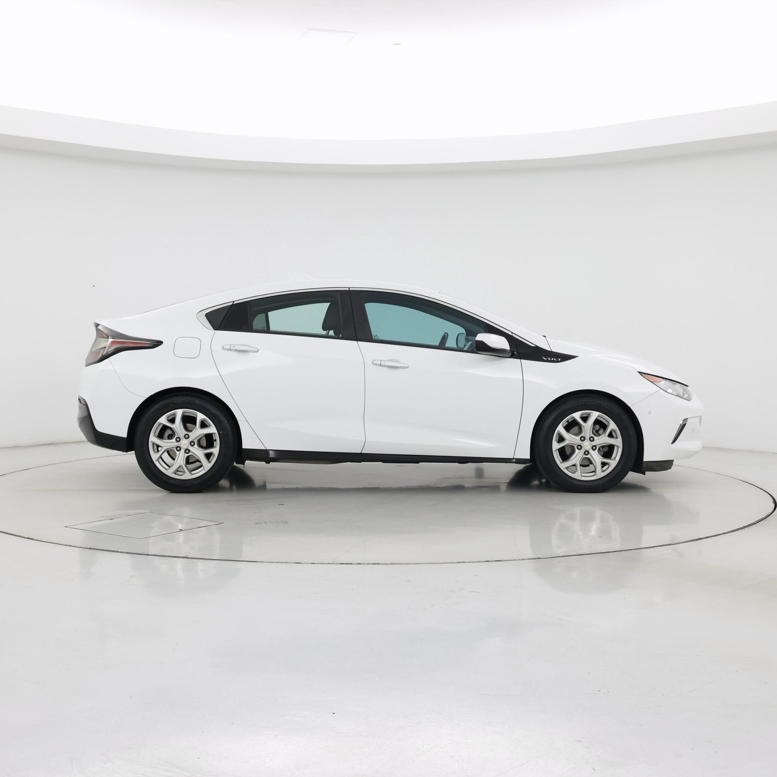 Thumbnail: 2017 Chevrolet Volt - 7