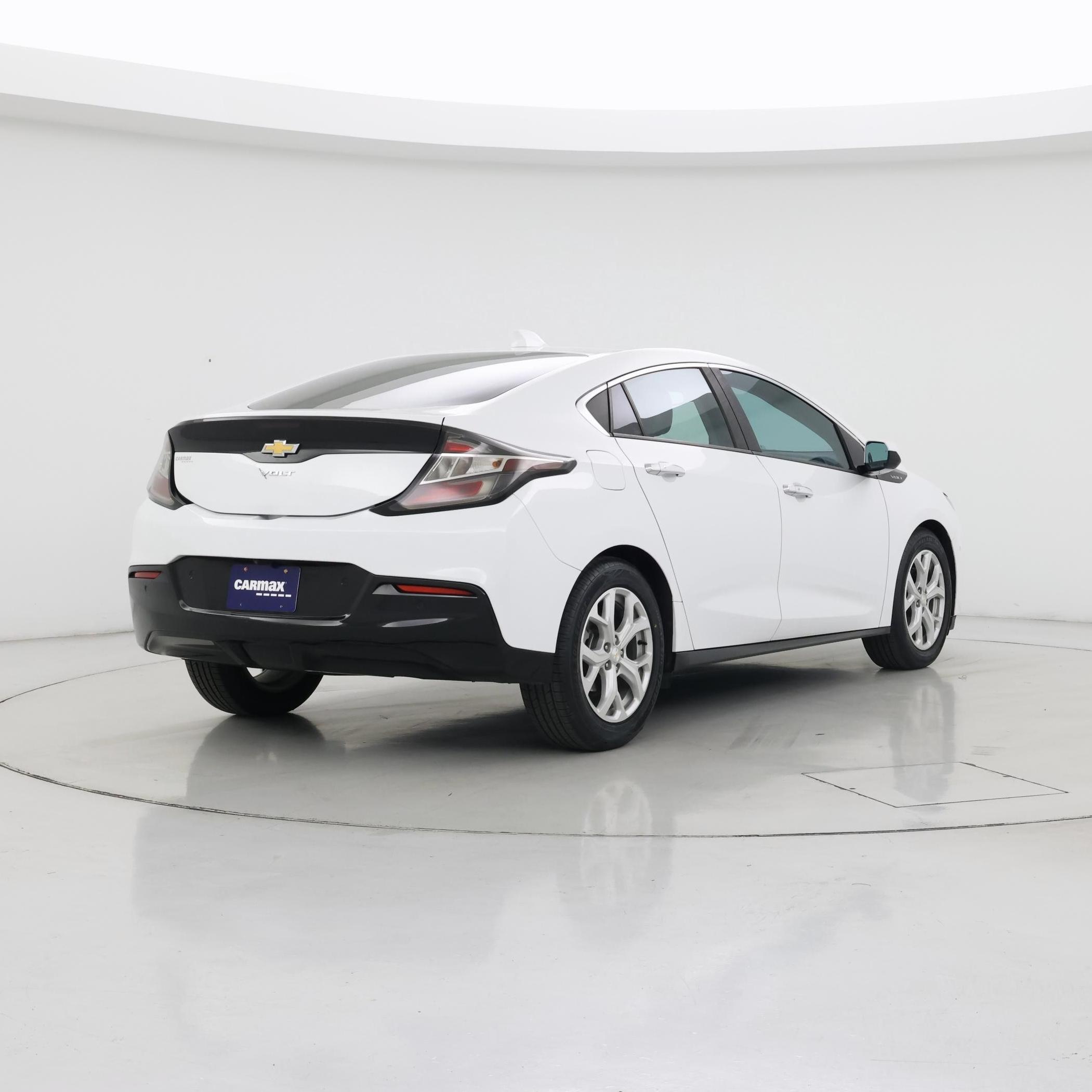 Thumbnail: 2017 Chevrolet Volt - 8