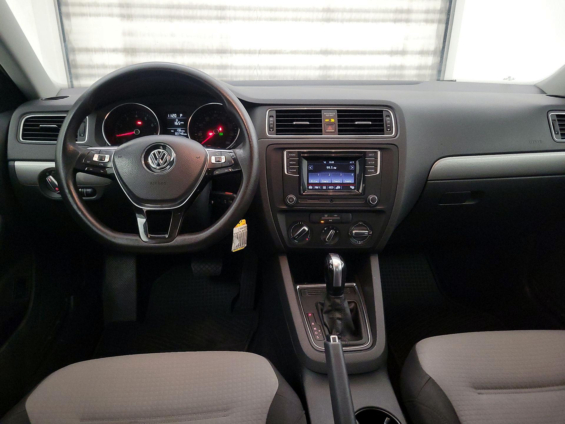 Thumbnail: 2017 Volkswagen Jetta - 9