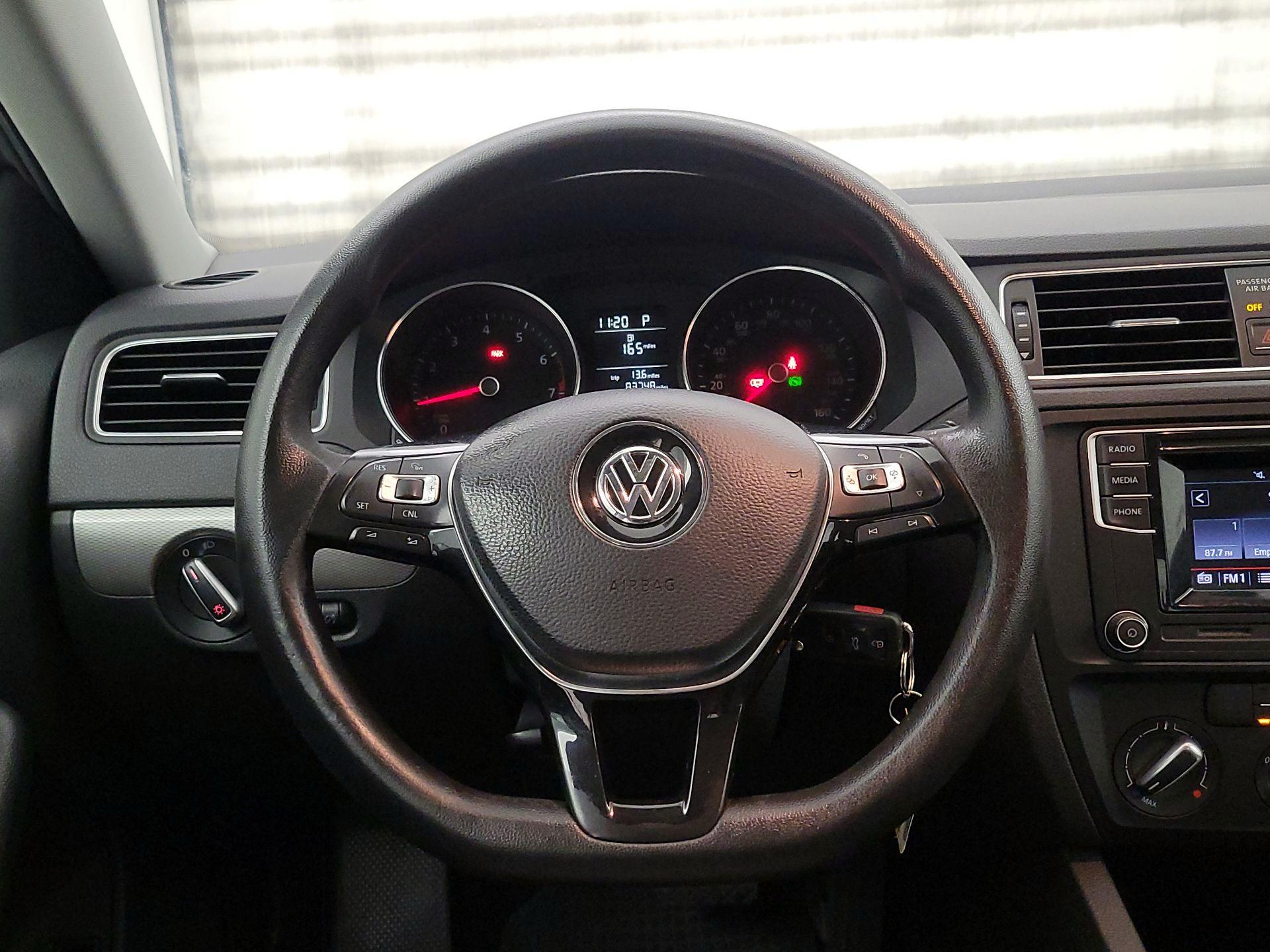 Thumbnail: 2017 Volkswagen Jetta - 10