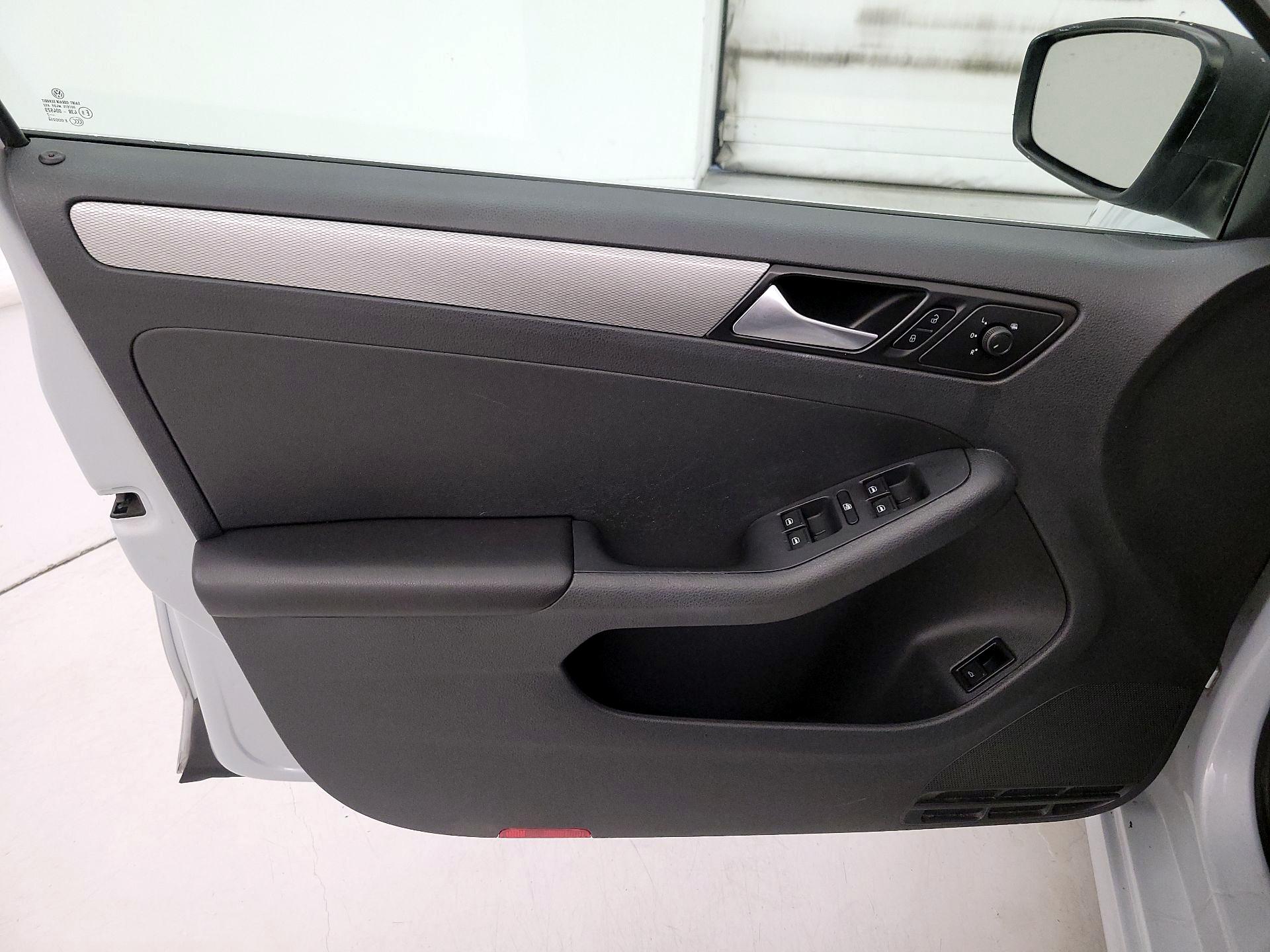 Thumbnail: 2017 Volkswagen Jetta - 12