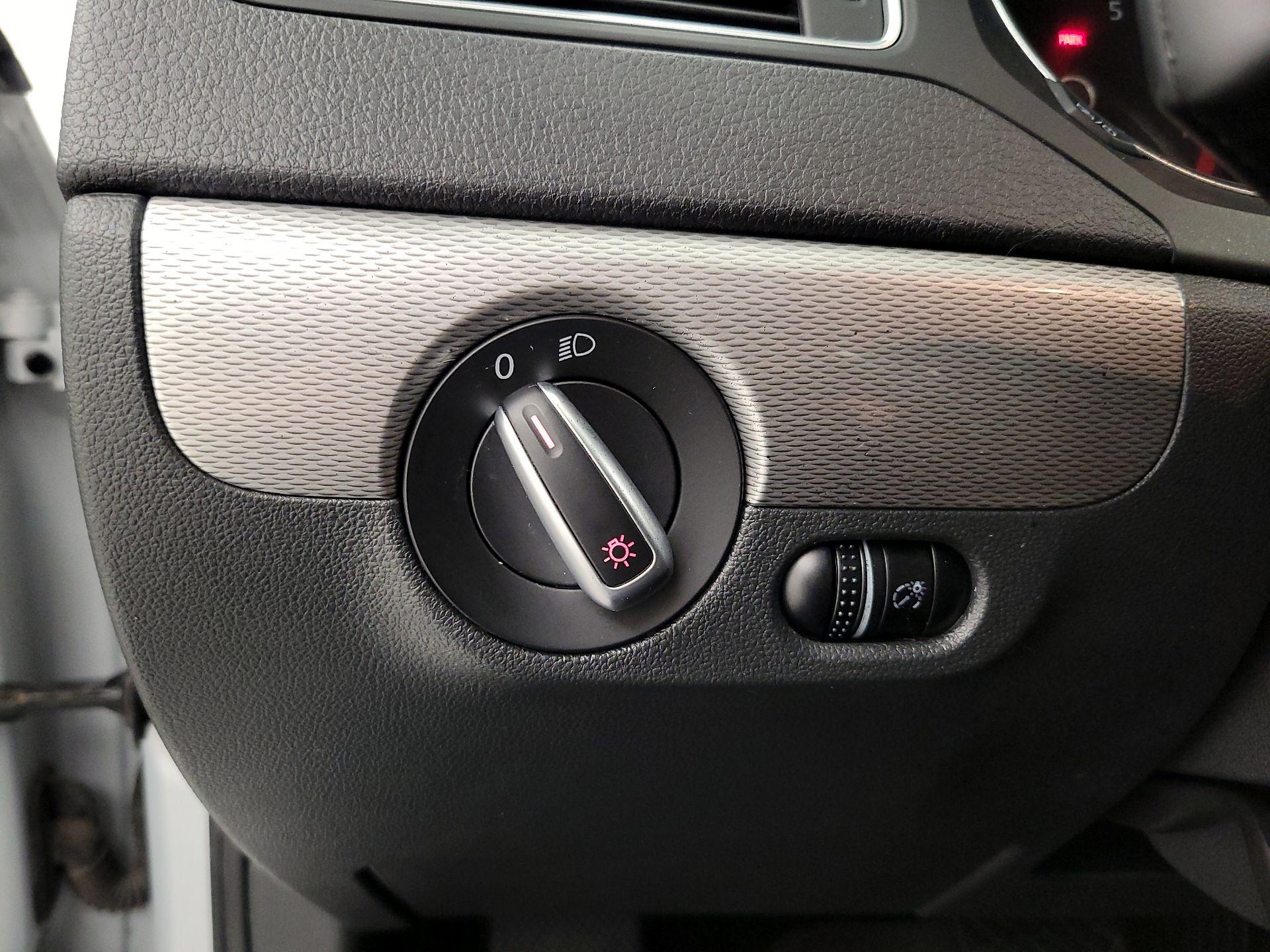 Thumbnail: 2017 Volkswagen Jetta - 13