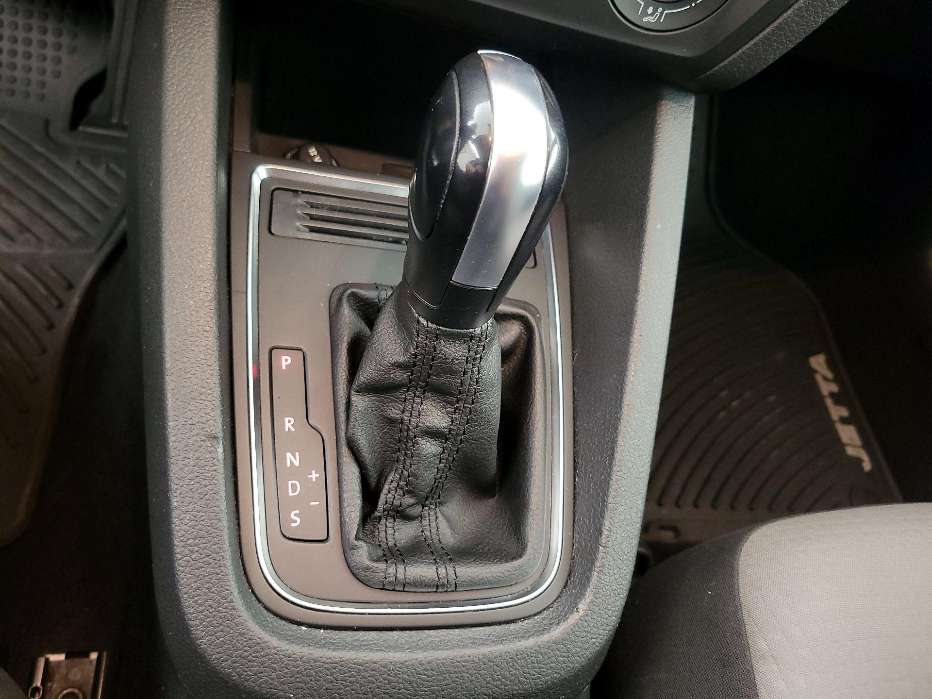 Thumbnail: 2017 Volkswagen Jetta - 17