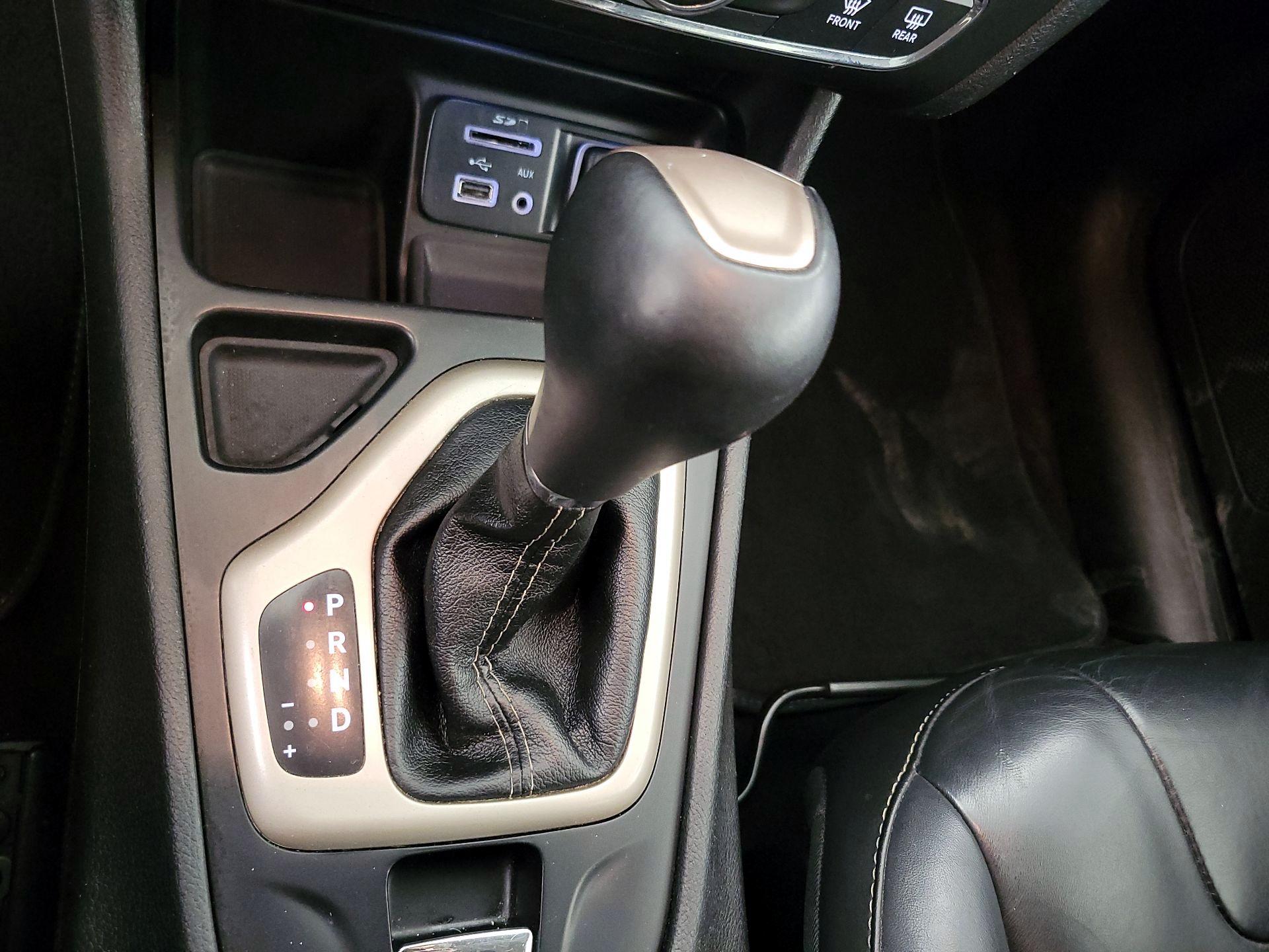 Thumbnail: 2017 Jeep Cherokee - 17