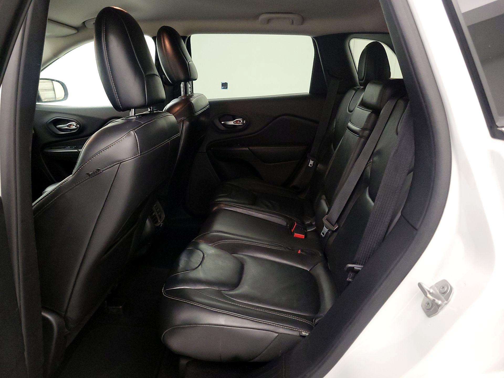 Thumbnail: 2017 Jeep Cherokee - 19