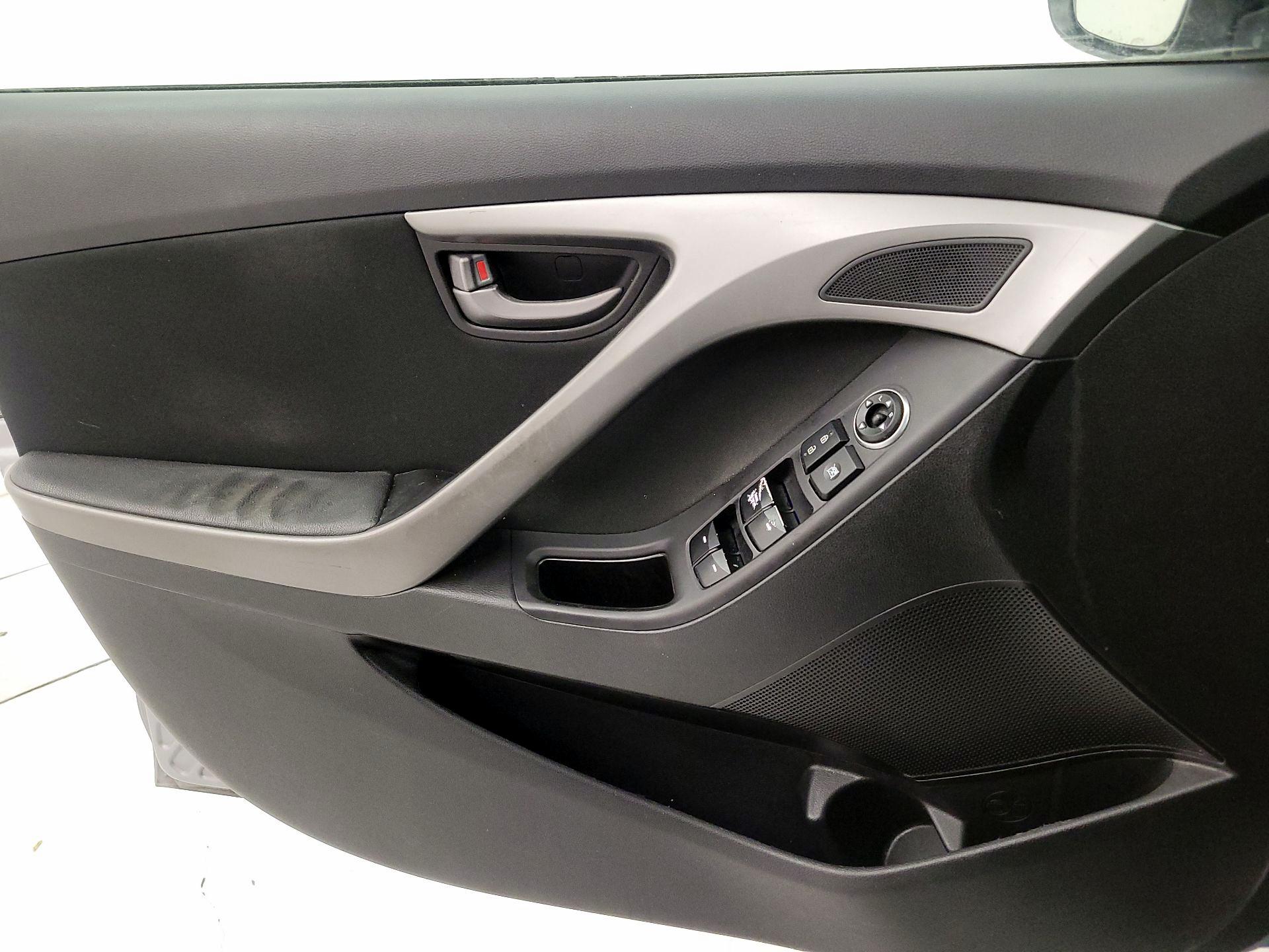 Thumbnail: 2015 Hyundai Elantra - 12