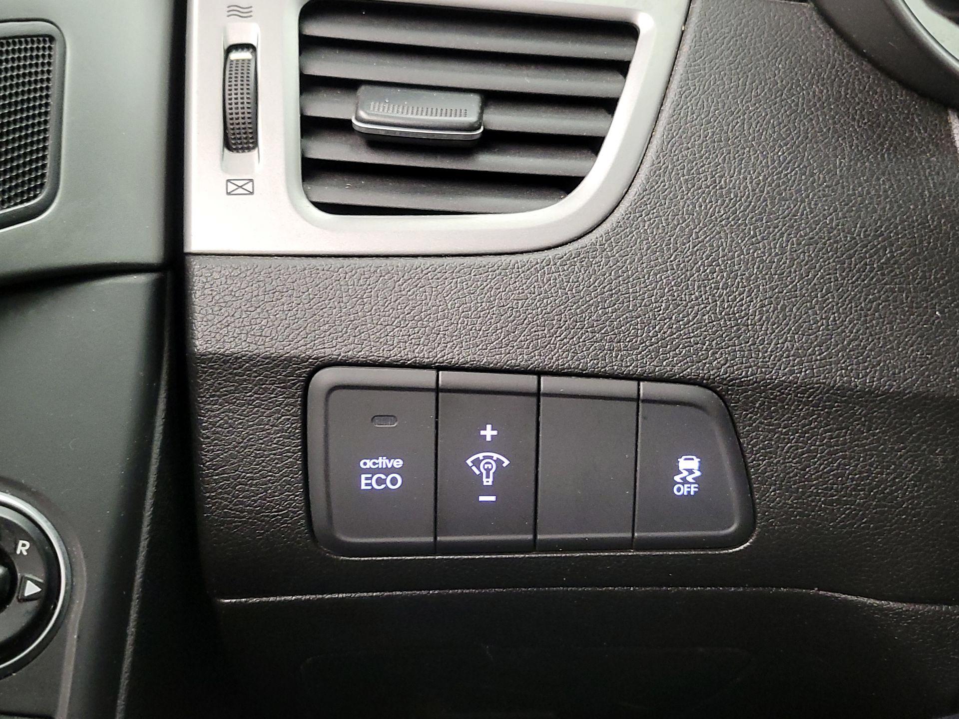 Thumbnail: 2015 Hyundai Elantra - 13