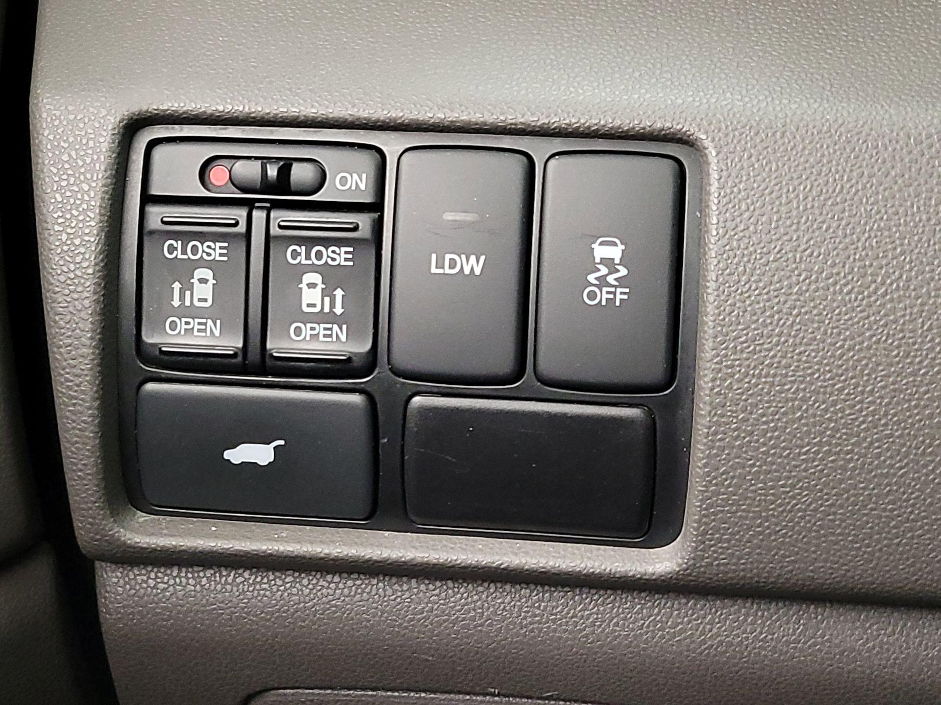 Thumbnail: 2015 Honda Odyssey - 13