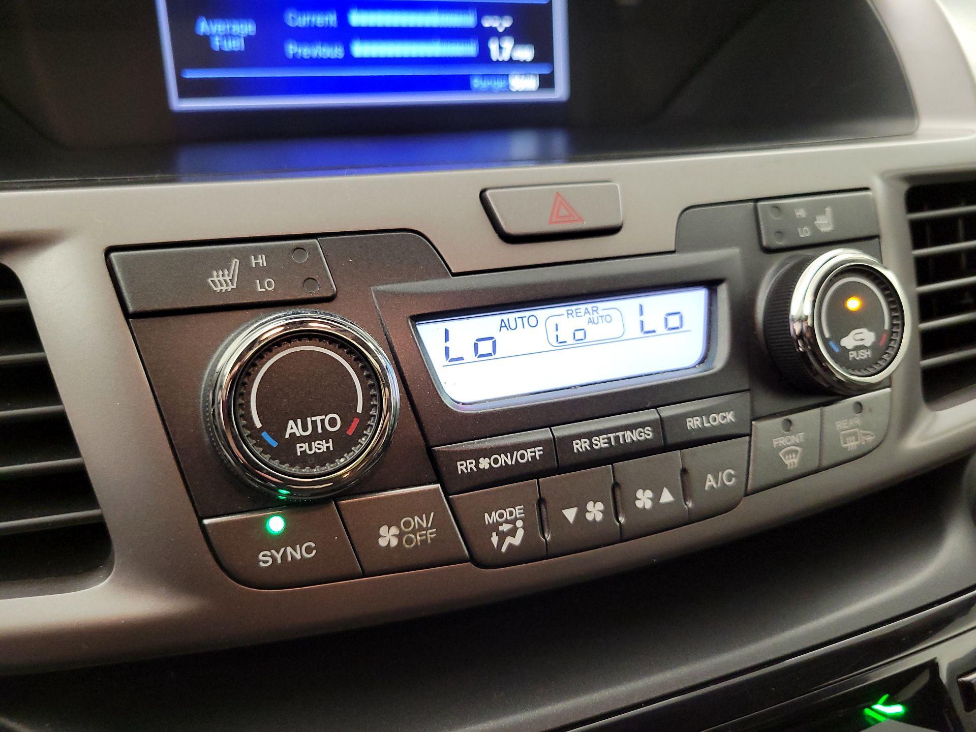 Thumbnail: 2015 Honda Odyssey - 16