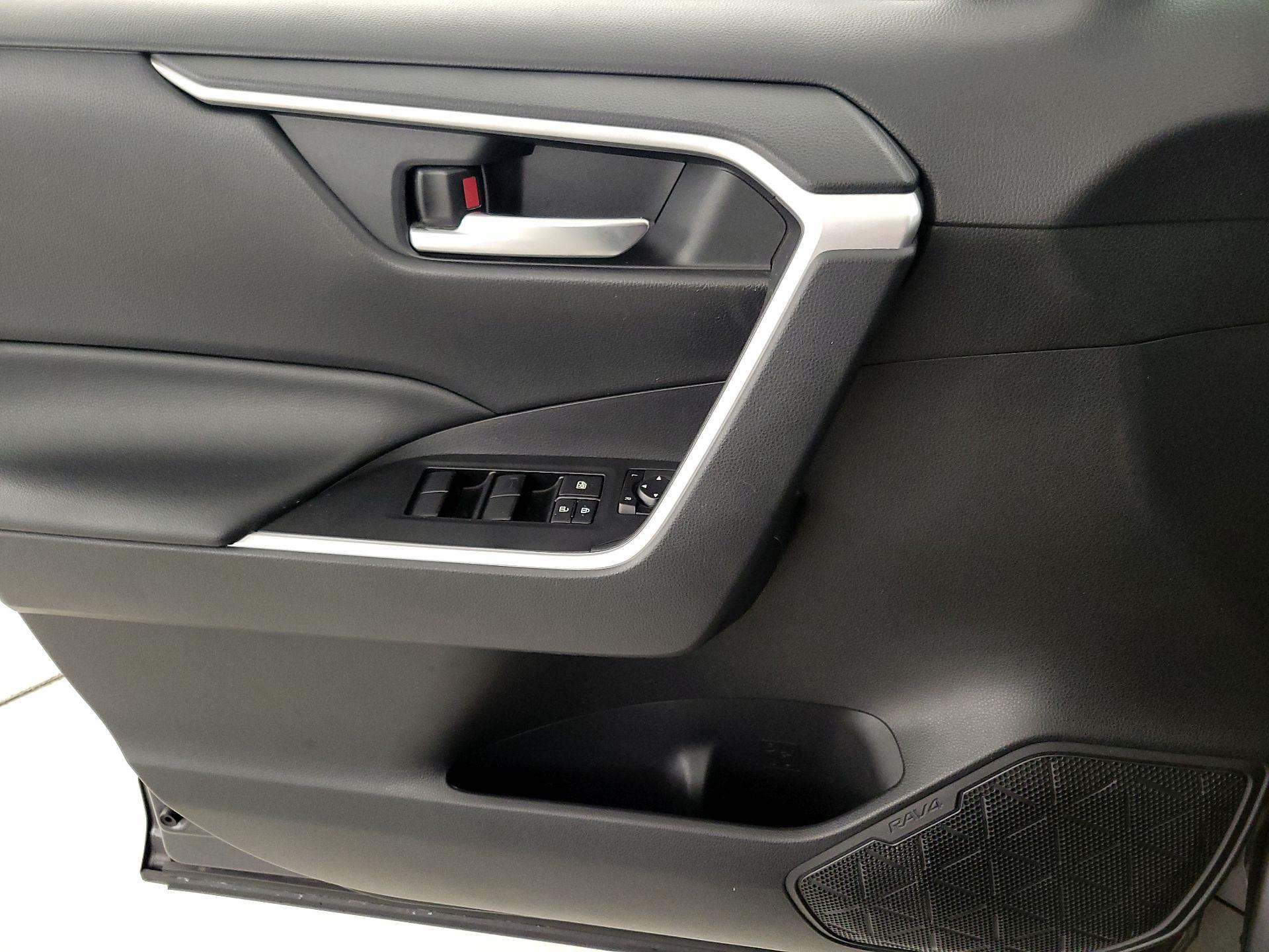 Thumbnail: 2020 Toyota RAV4 - 12