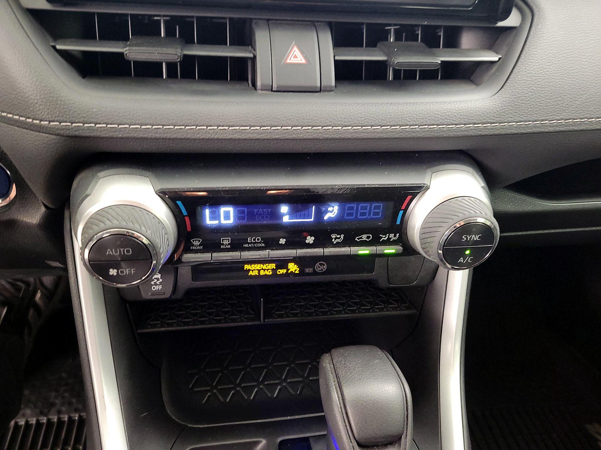 Thumbnail: 2020 Toyota RAV4 - 16