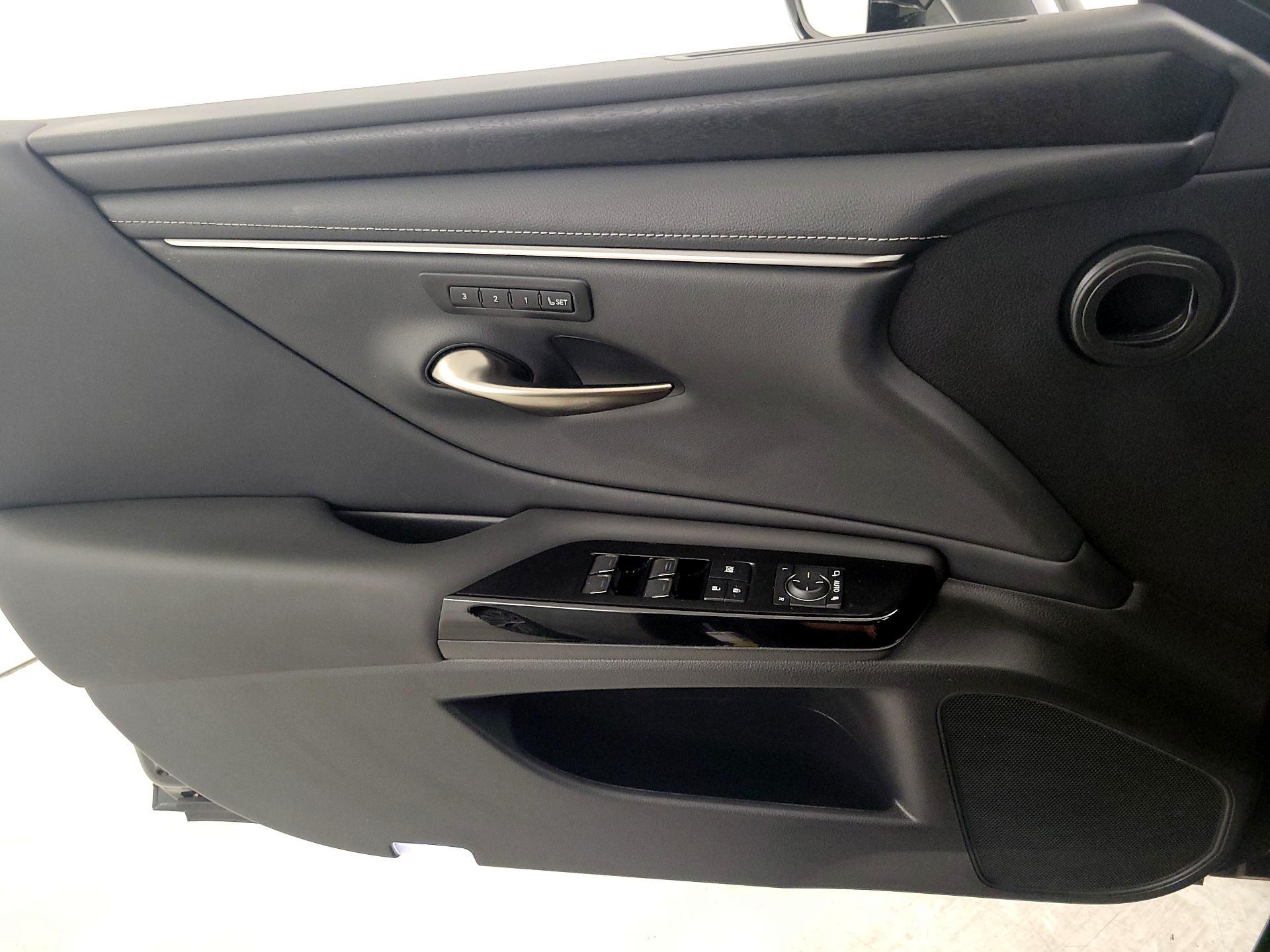 Thumbnail: 2024 Lexus ES - 12