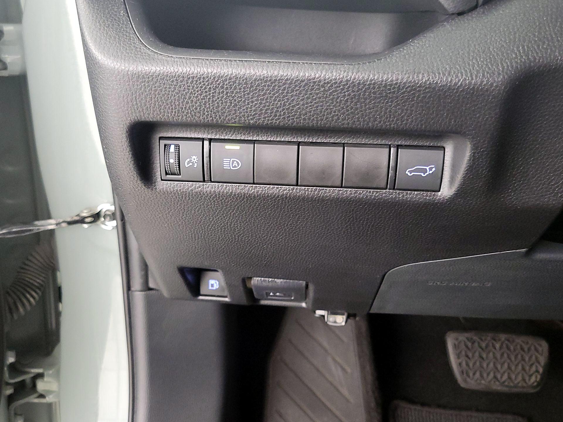 Thumbnail: 2021 Toyota RAV4 - 13