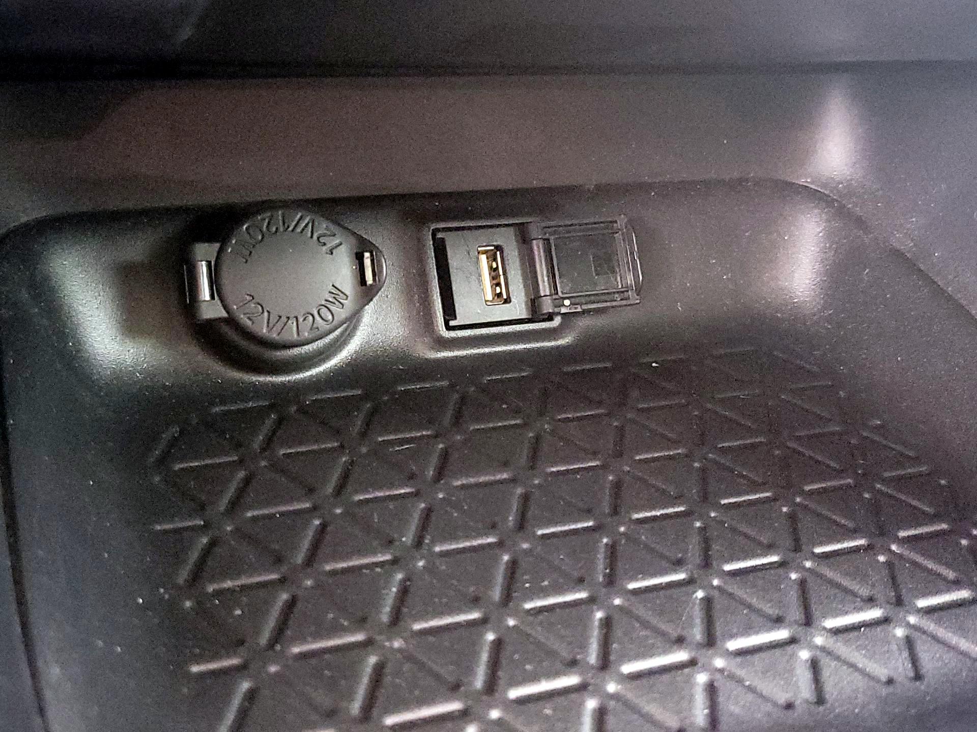 Thumbnail: 2021 Toyota RAV4 - 18