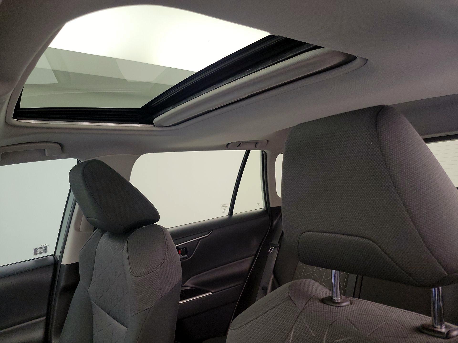 Thumbnail: 2021 Toyota RAV4 - 19