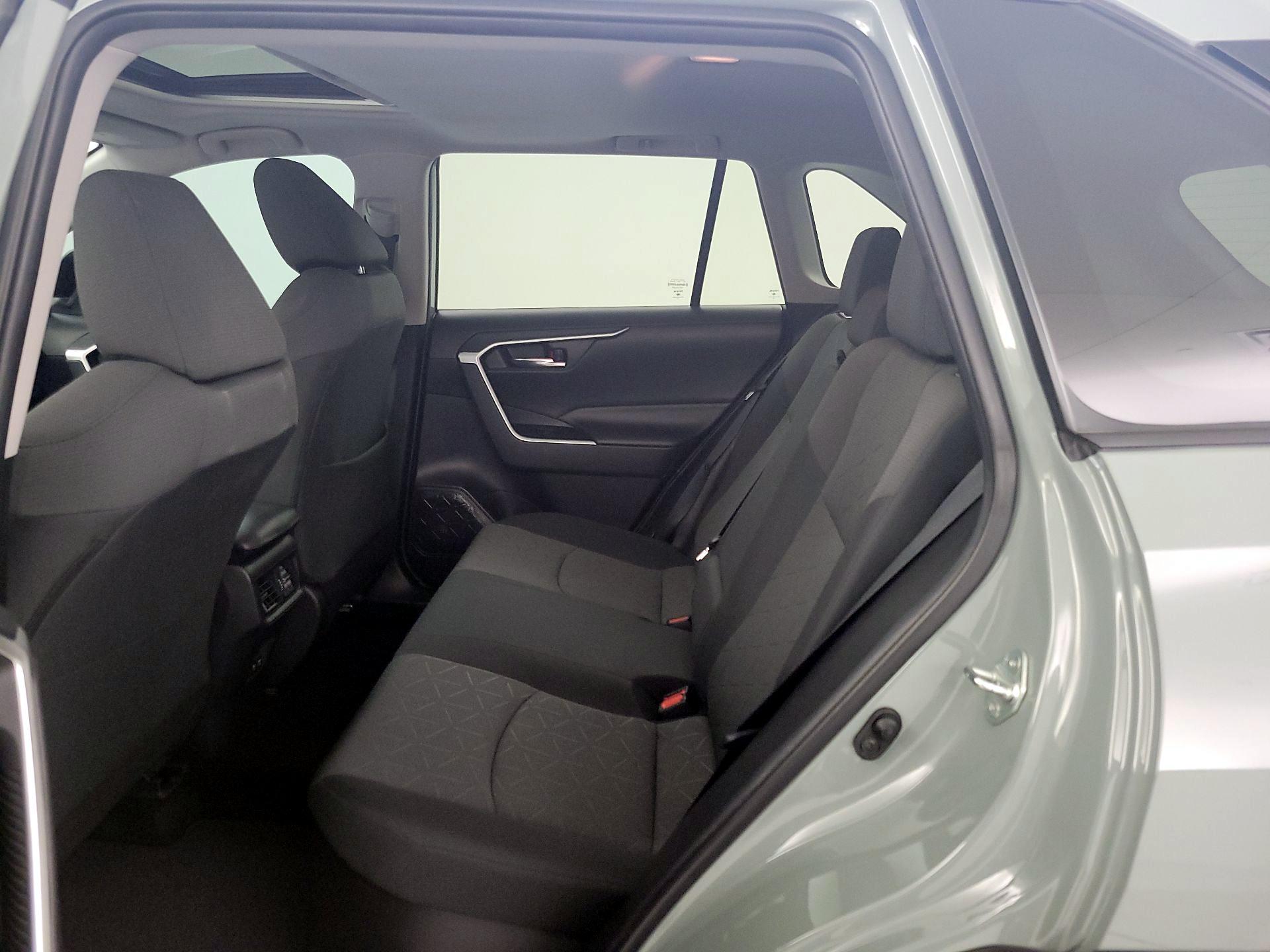 Thumbnail: 2021 Toyota RAV4 - 20