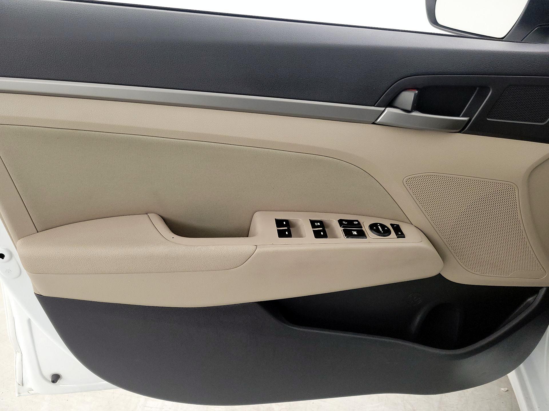 Thumbnail: 2017 Hyundai Elantra - 12