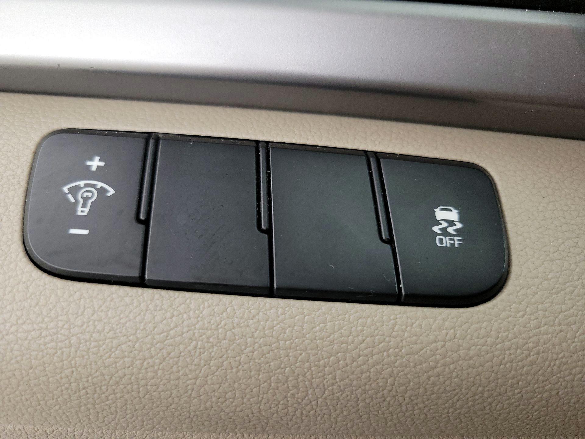 Thumbnail: 2017 Hyundai Elantra - 13