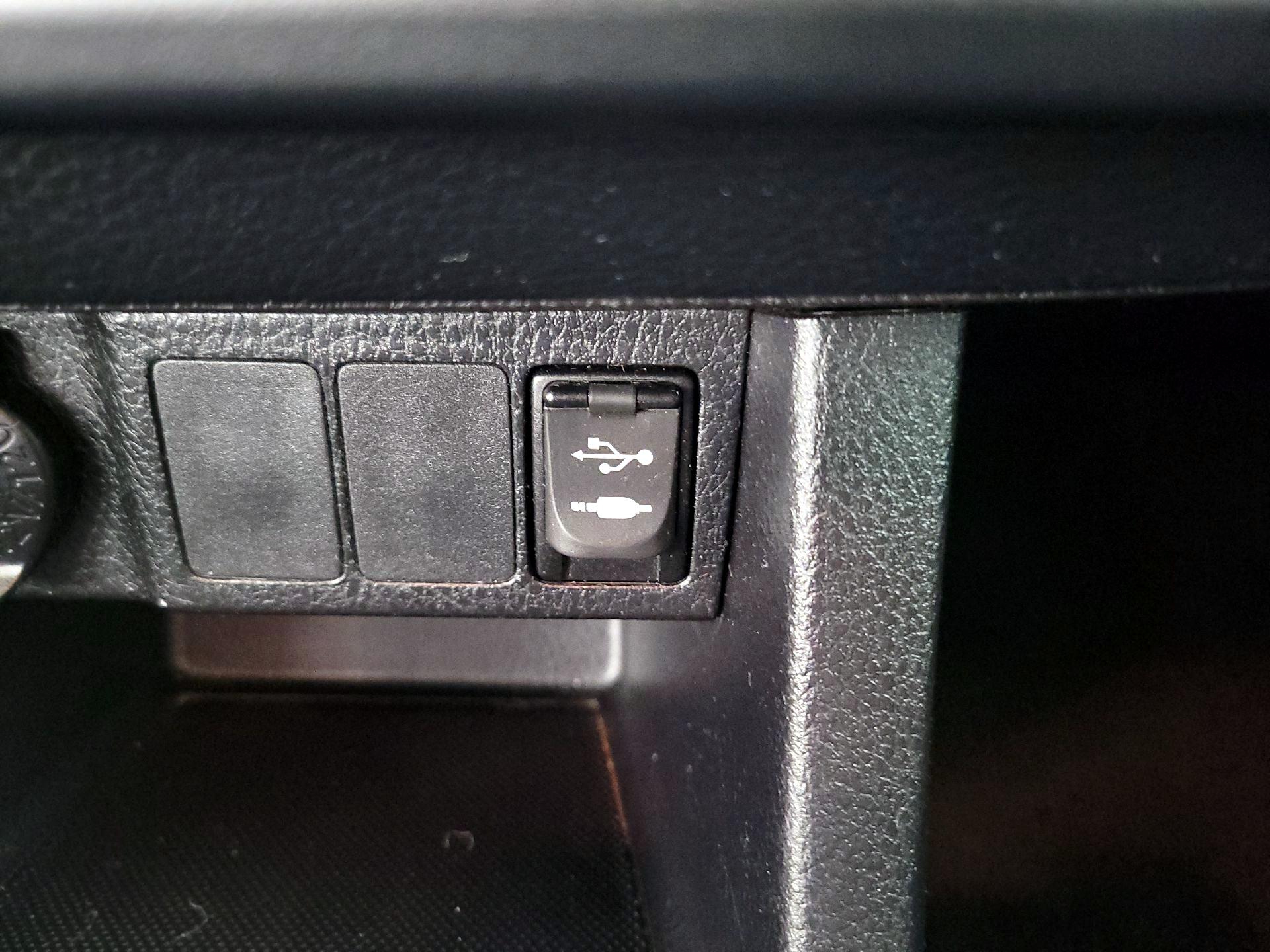 Thumbnail: 2014 Toyota Corolla - 18