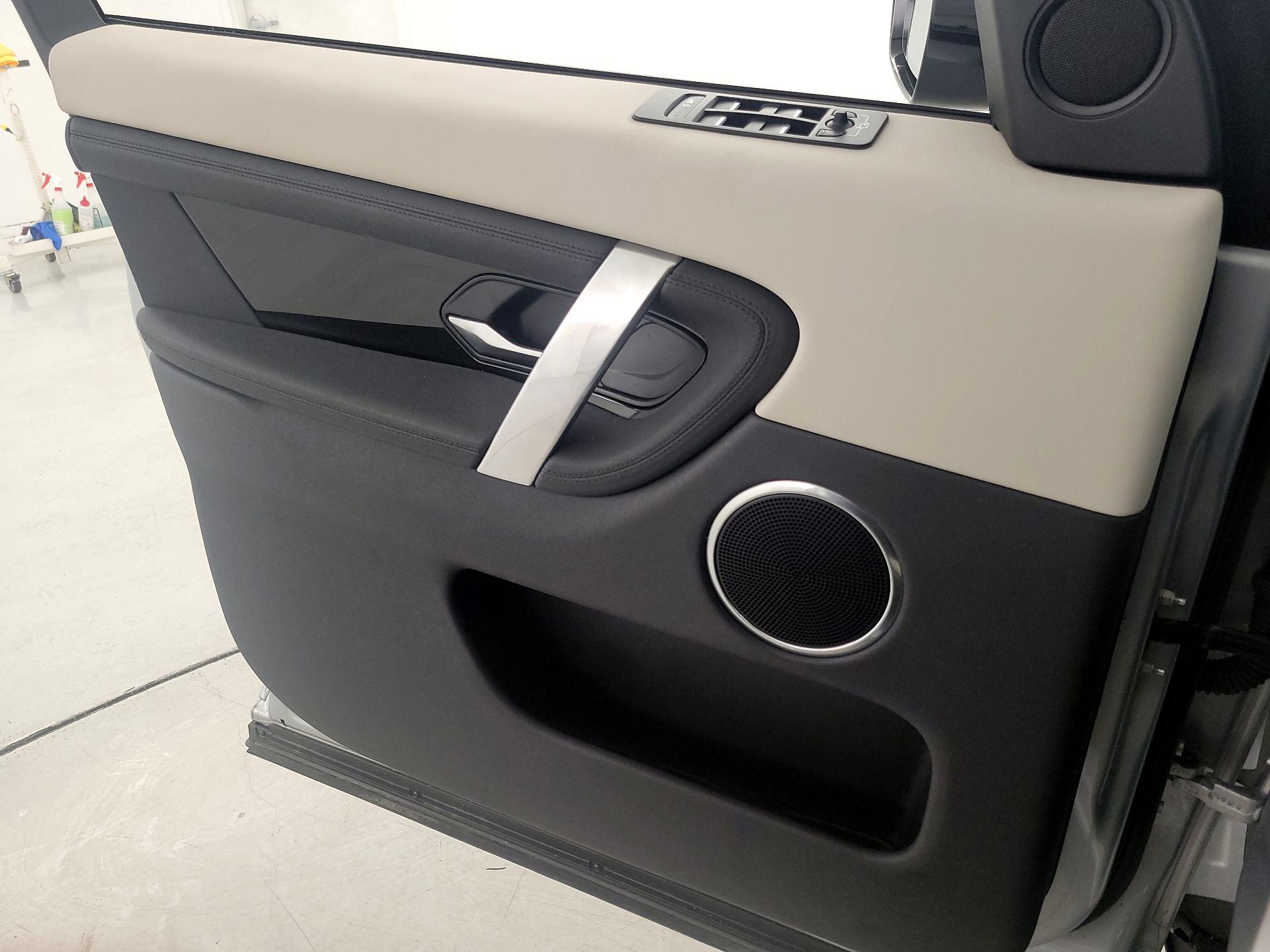 Thumbnail: 2023 Land Rover Discovery Sport - 12