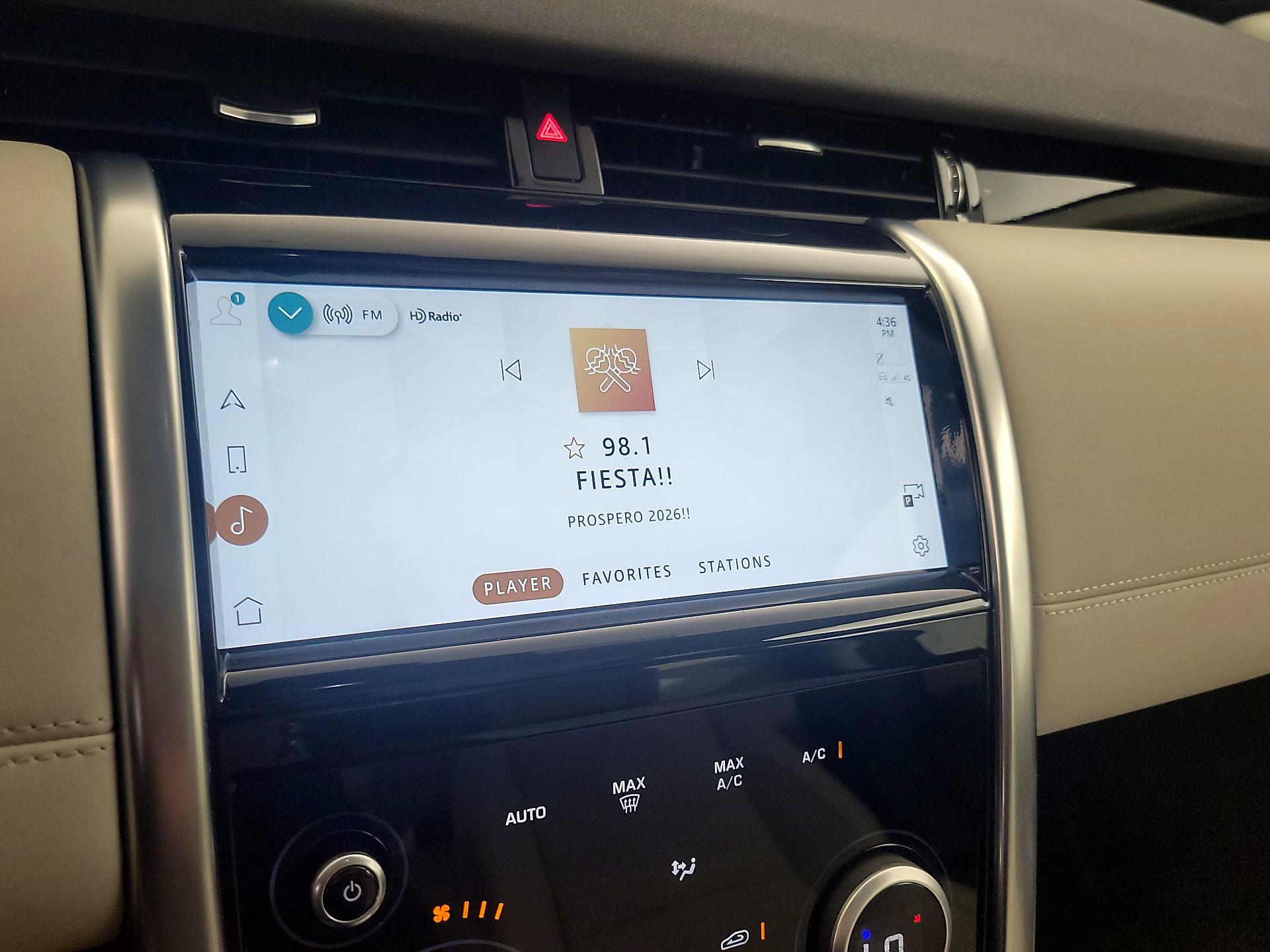 Thumbnail: 2023 Land Rover Discovery Sport - 16