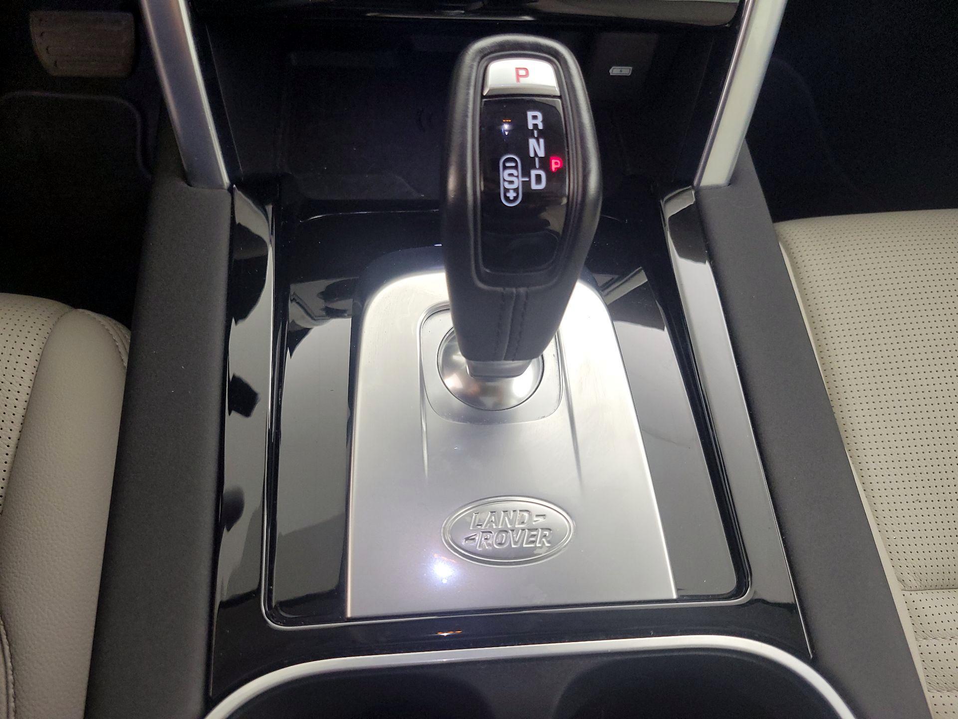 Thumbnail: 2023 Land Rover Discovery Sport - 18