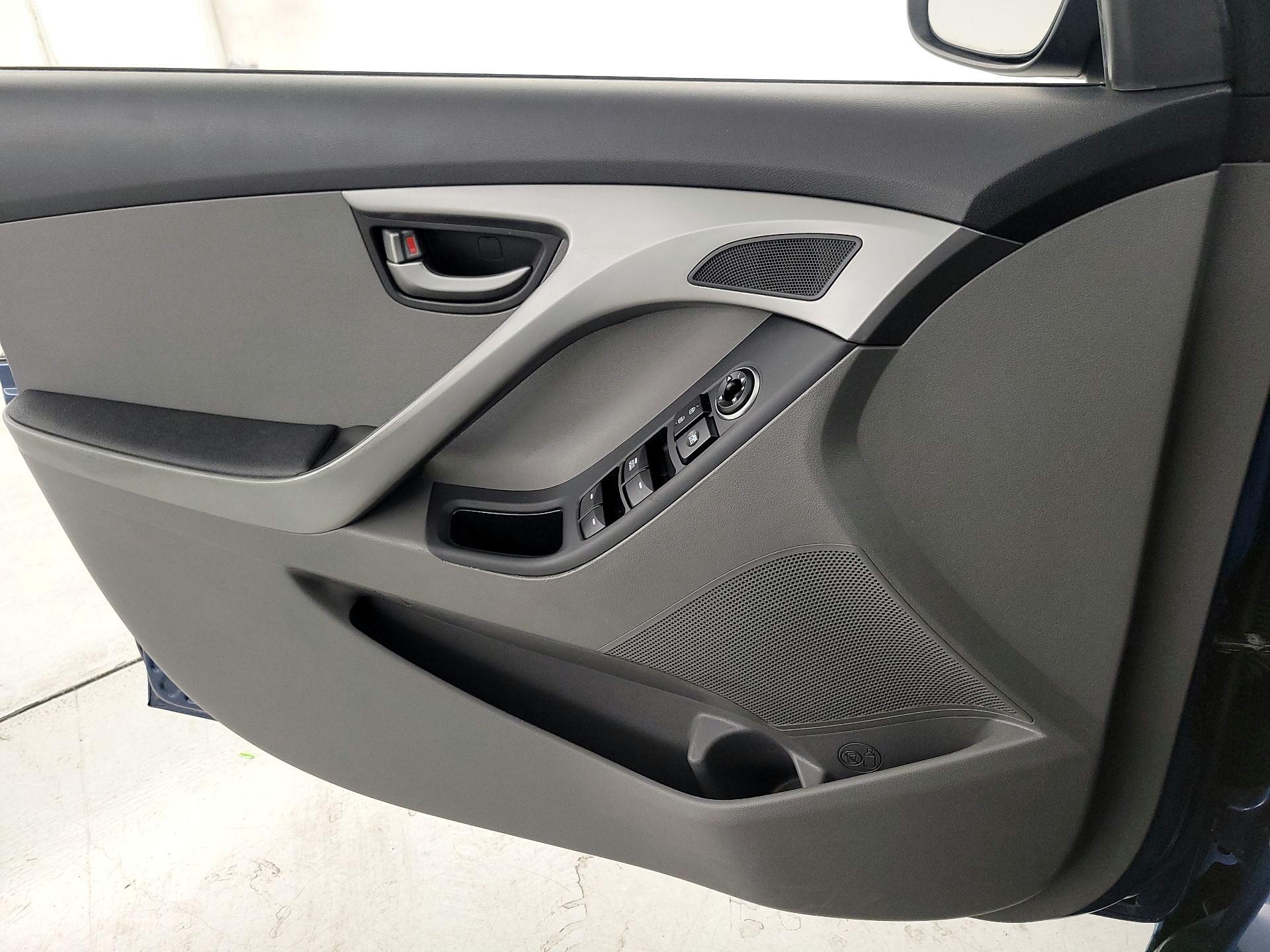 Thumbnail: 2015 Hyundai Elantra - 12