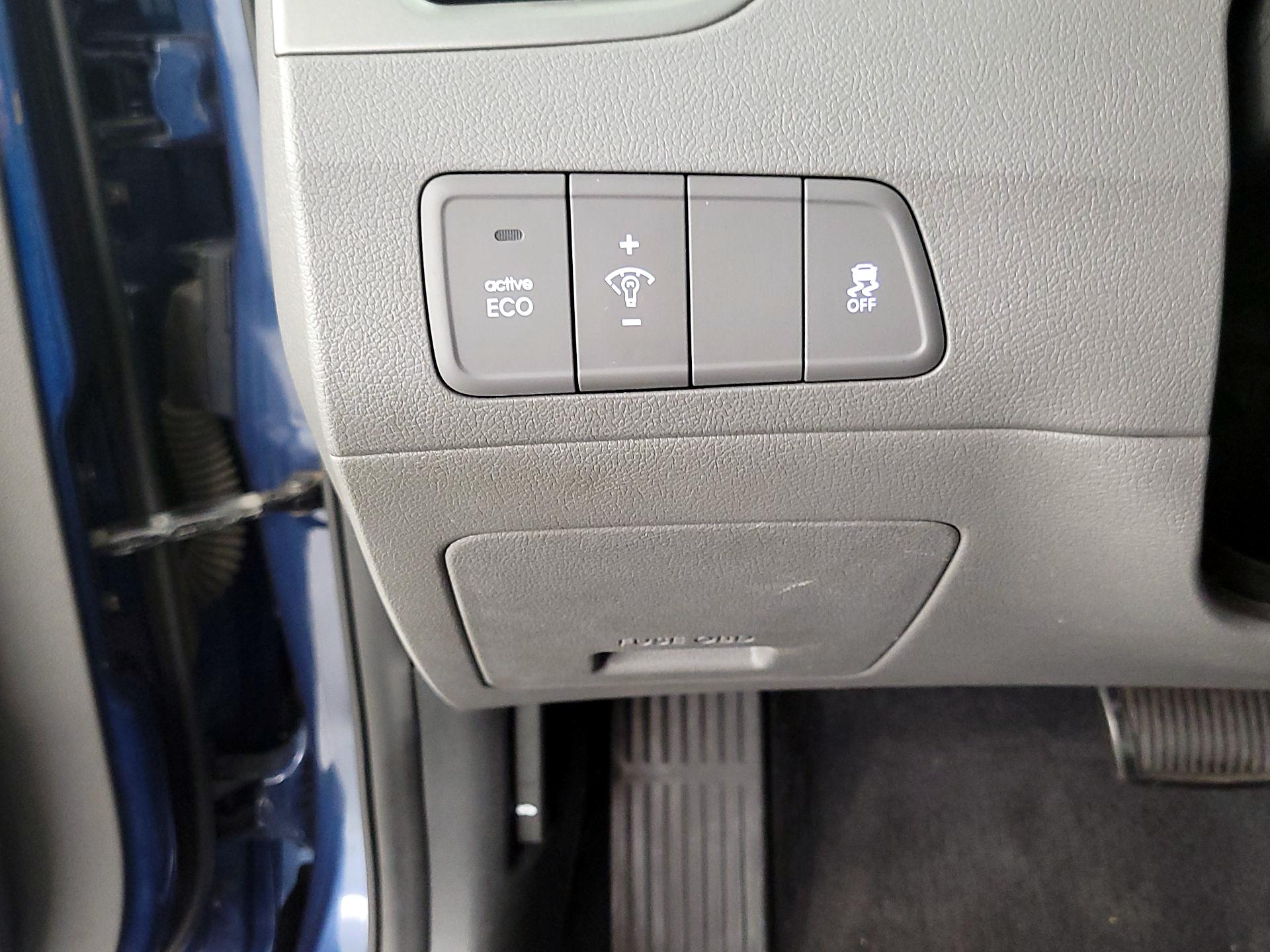 Thumbnail: 2015 Hyundai Elantra - 13